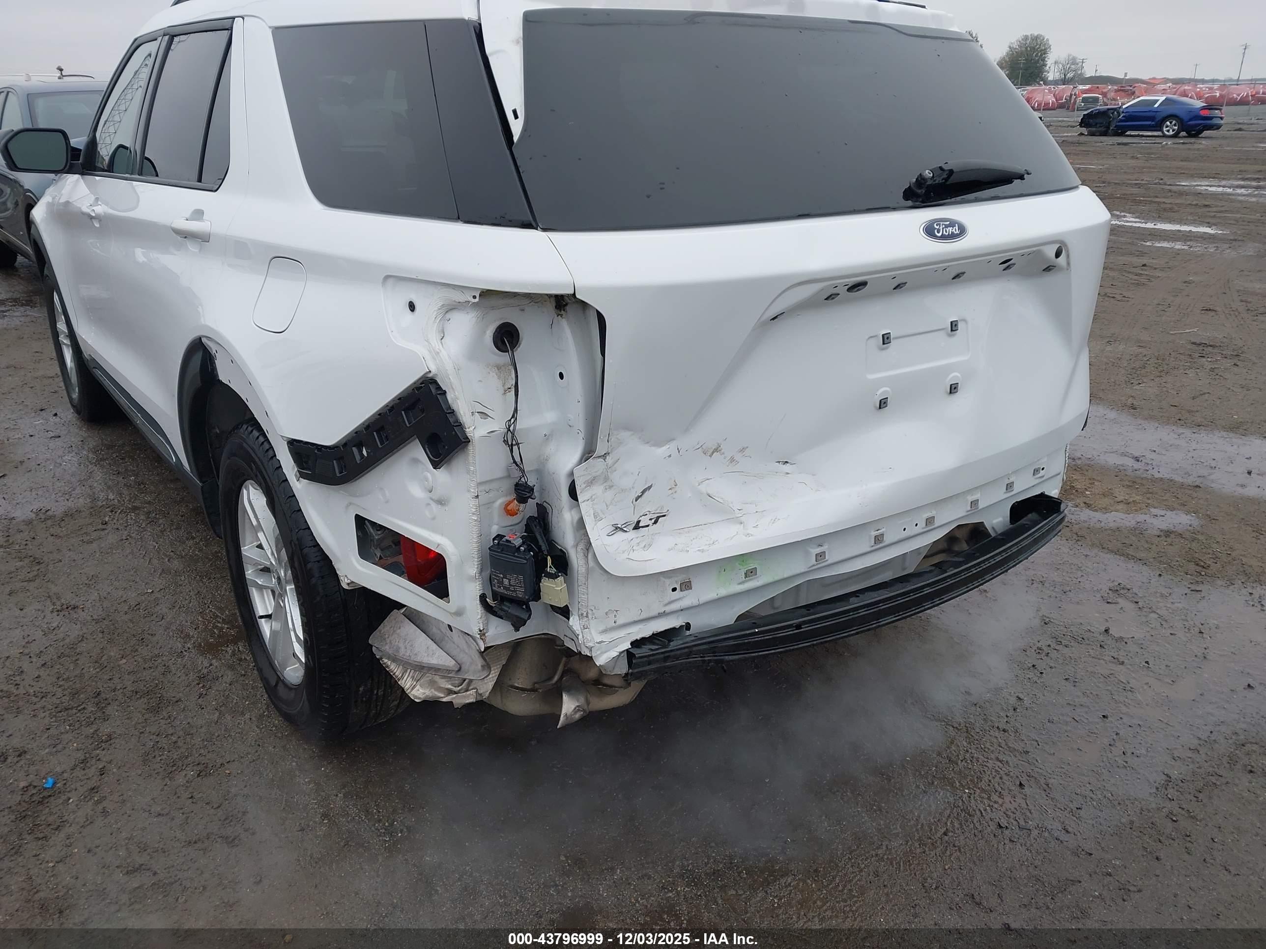 FORD EXPLORER image 6