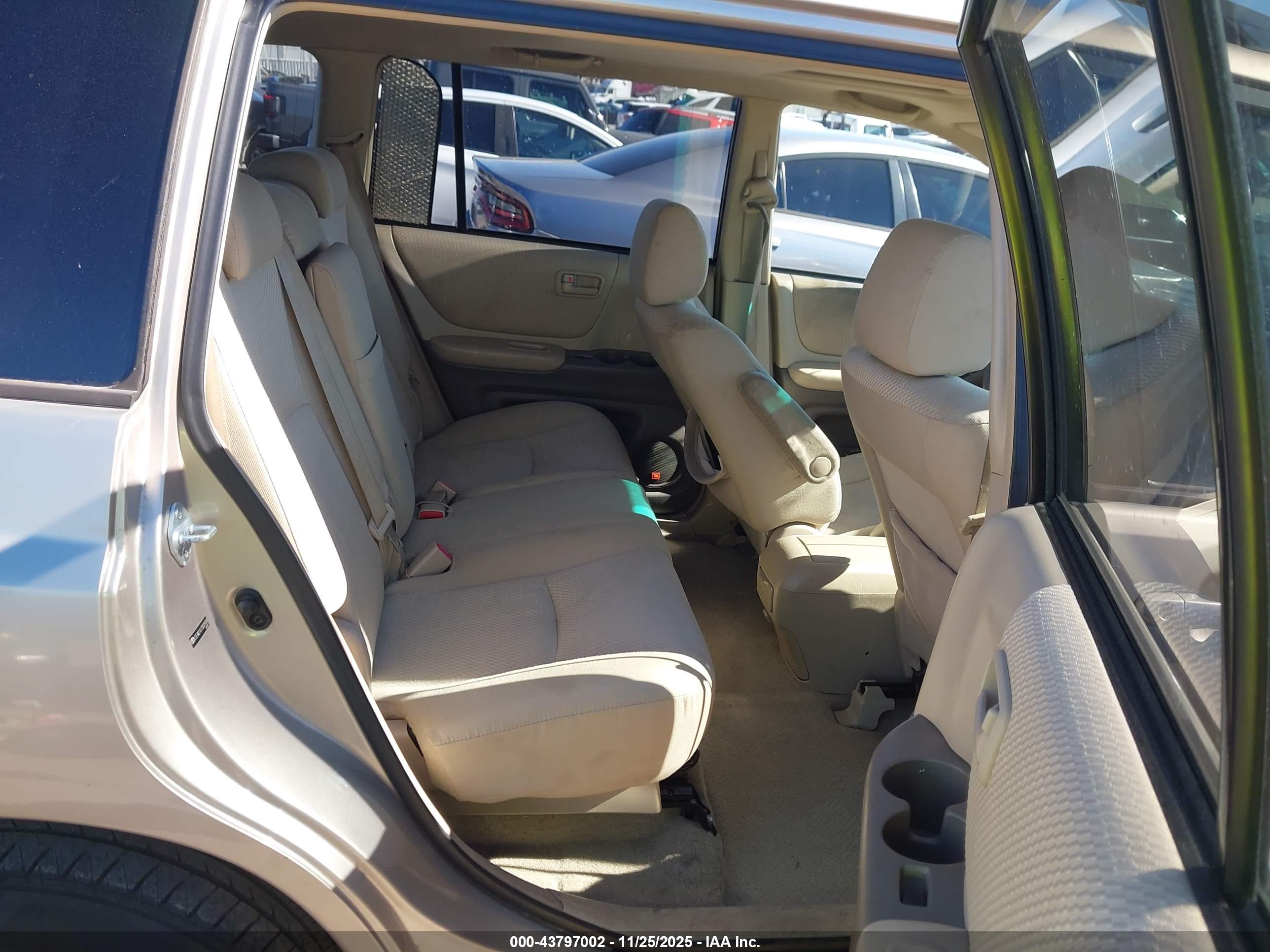 TOYOTA HIGHLANDER image 8