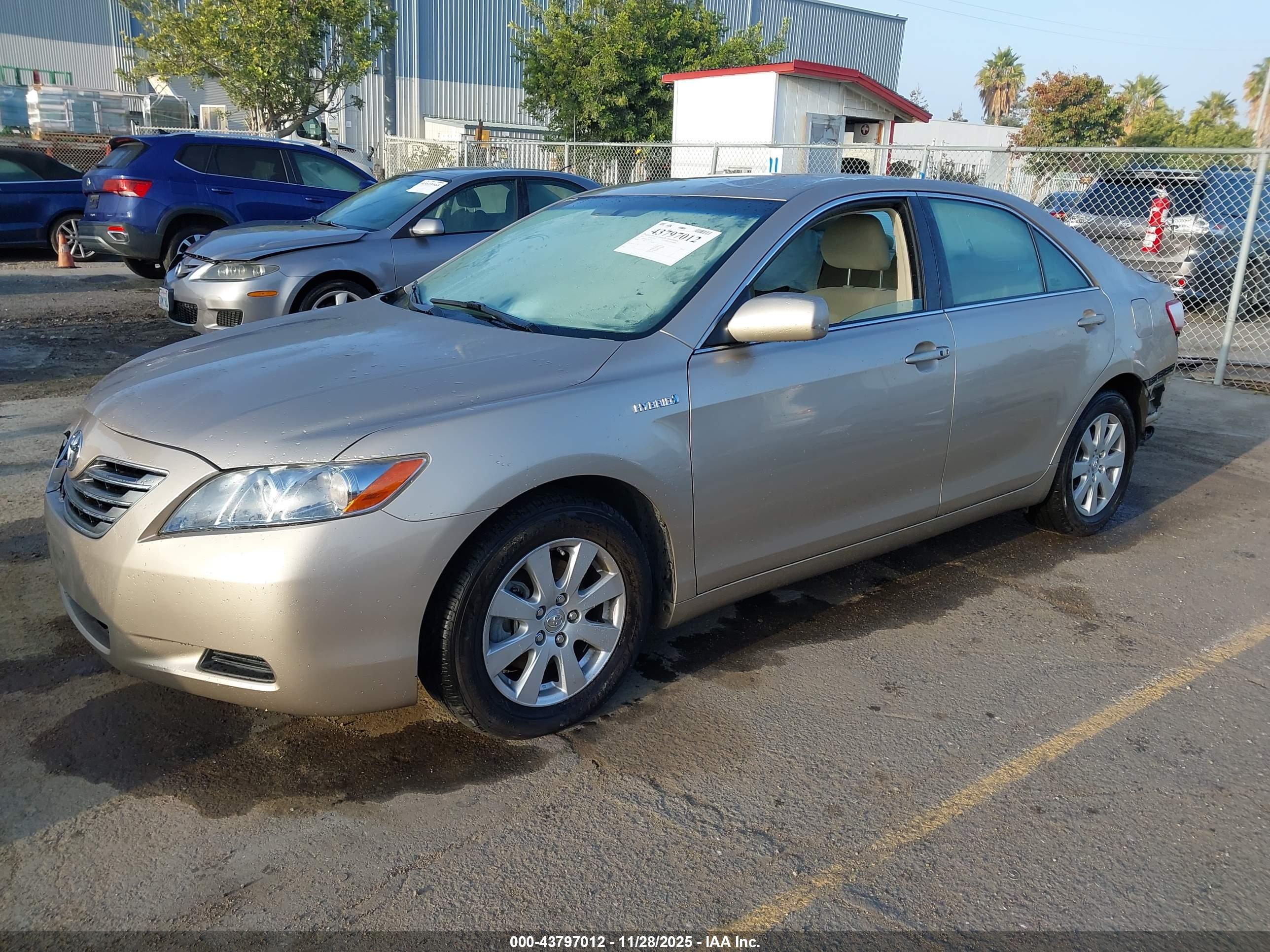 TOYOTA CAMRY image 2