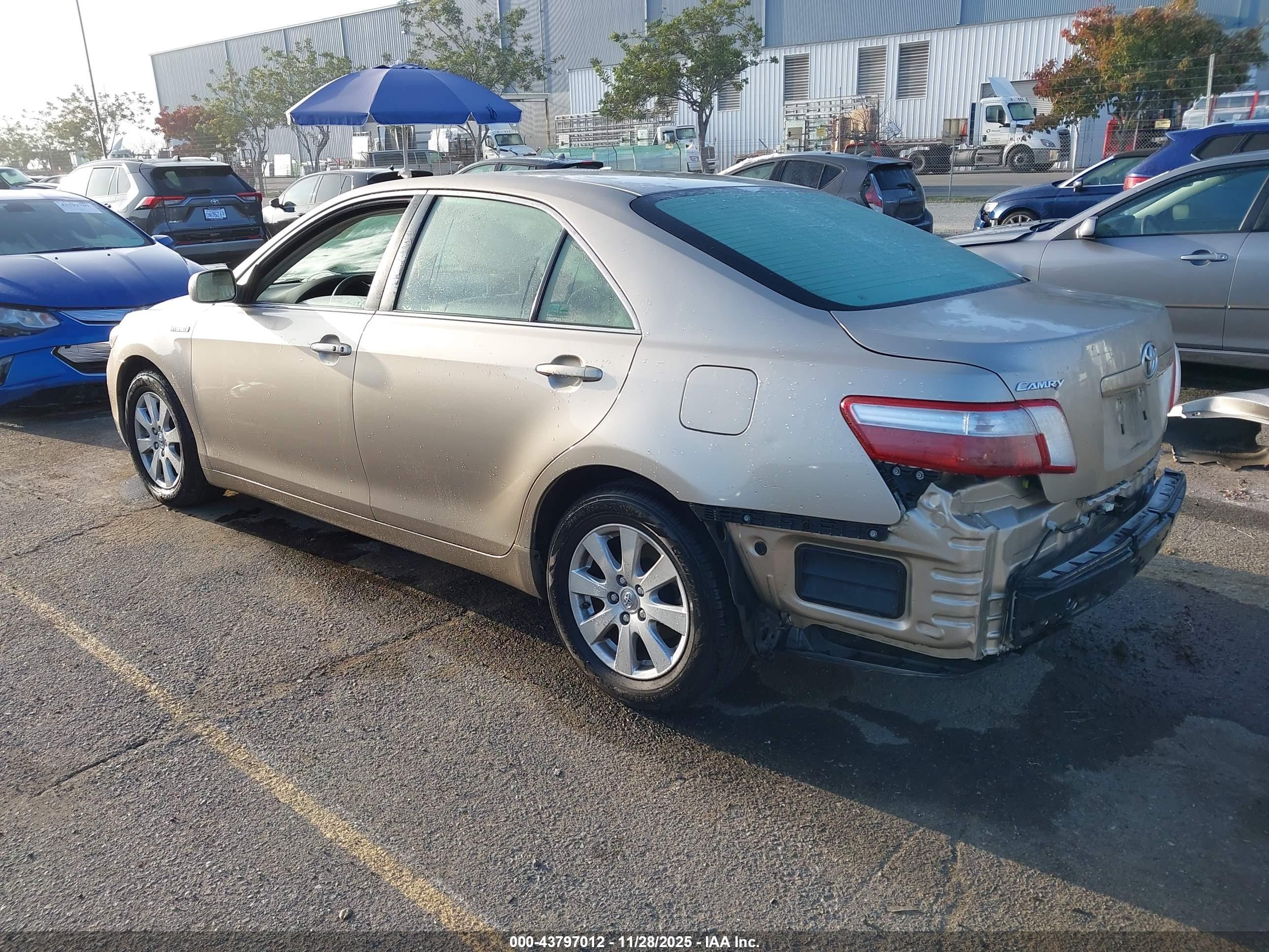 TOYOTA CAMRY image 3