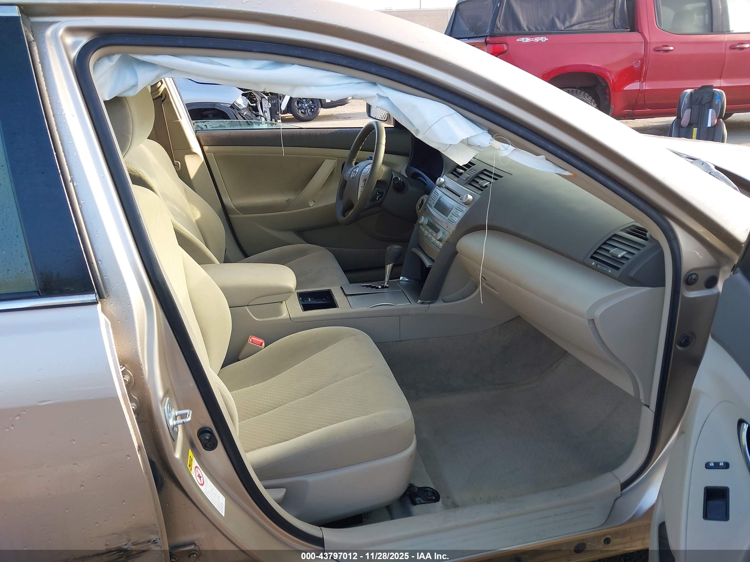 TOYOTA CAMRY image 5