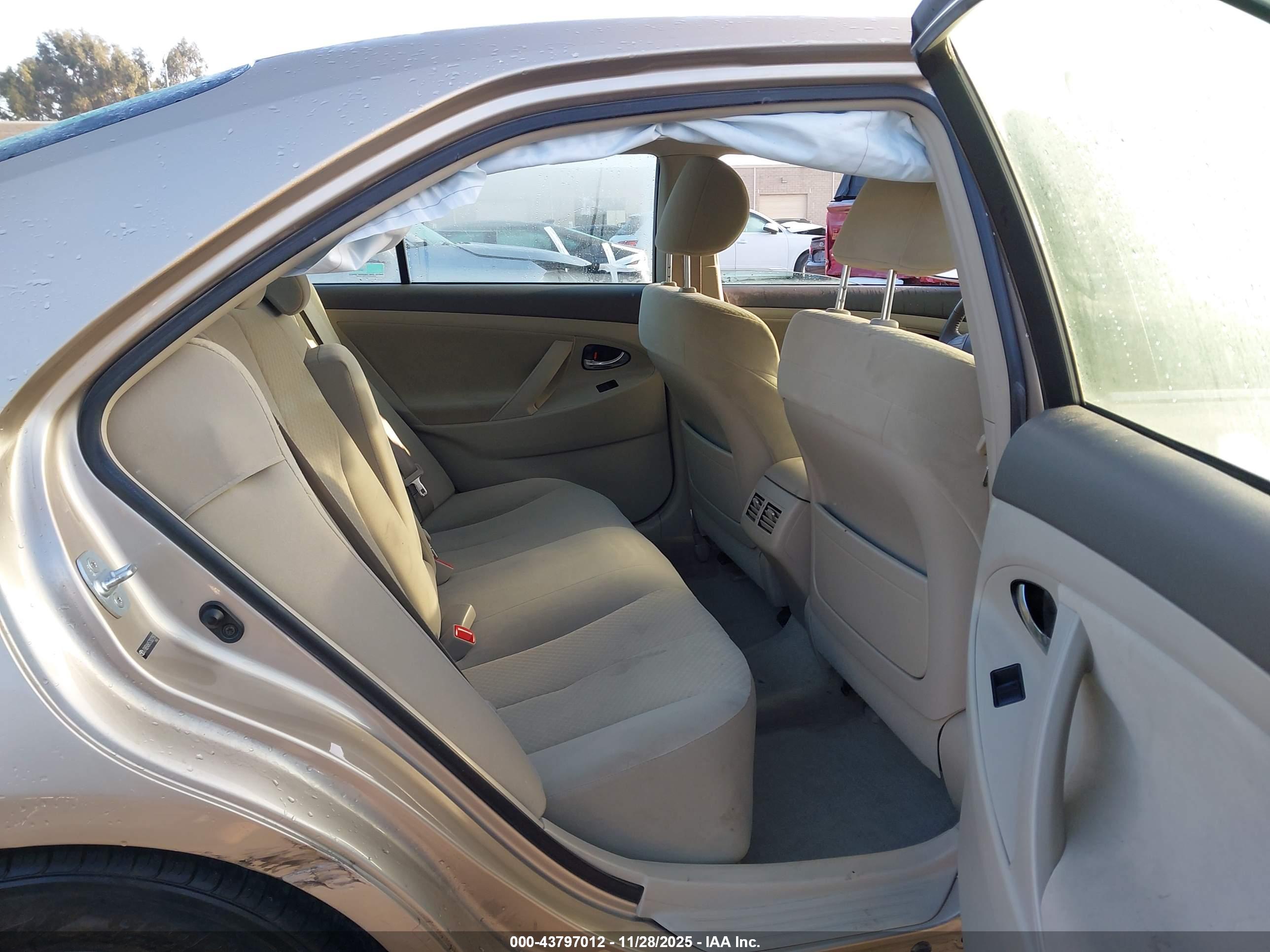 TOYOTA CAMRY image 8