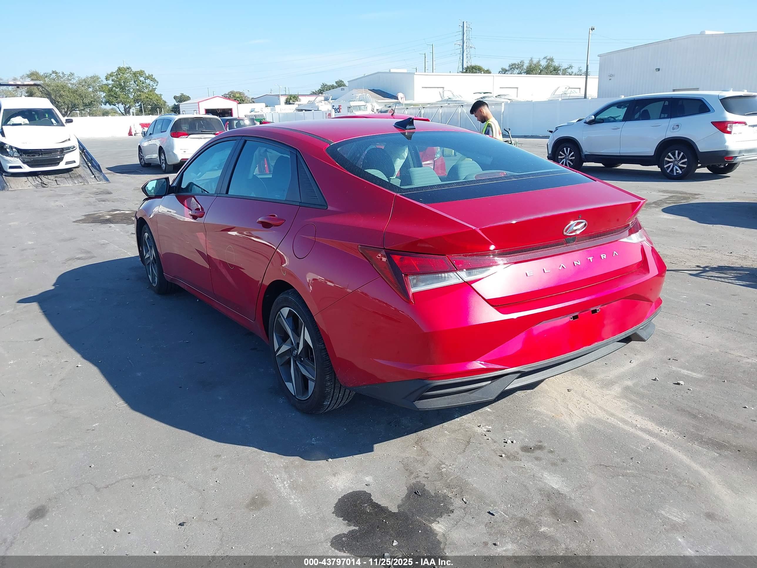HYUNDAI ELANTRA image 3