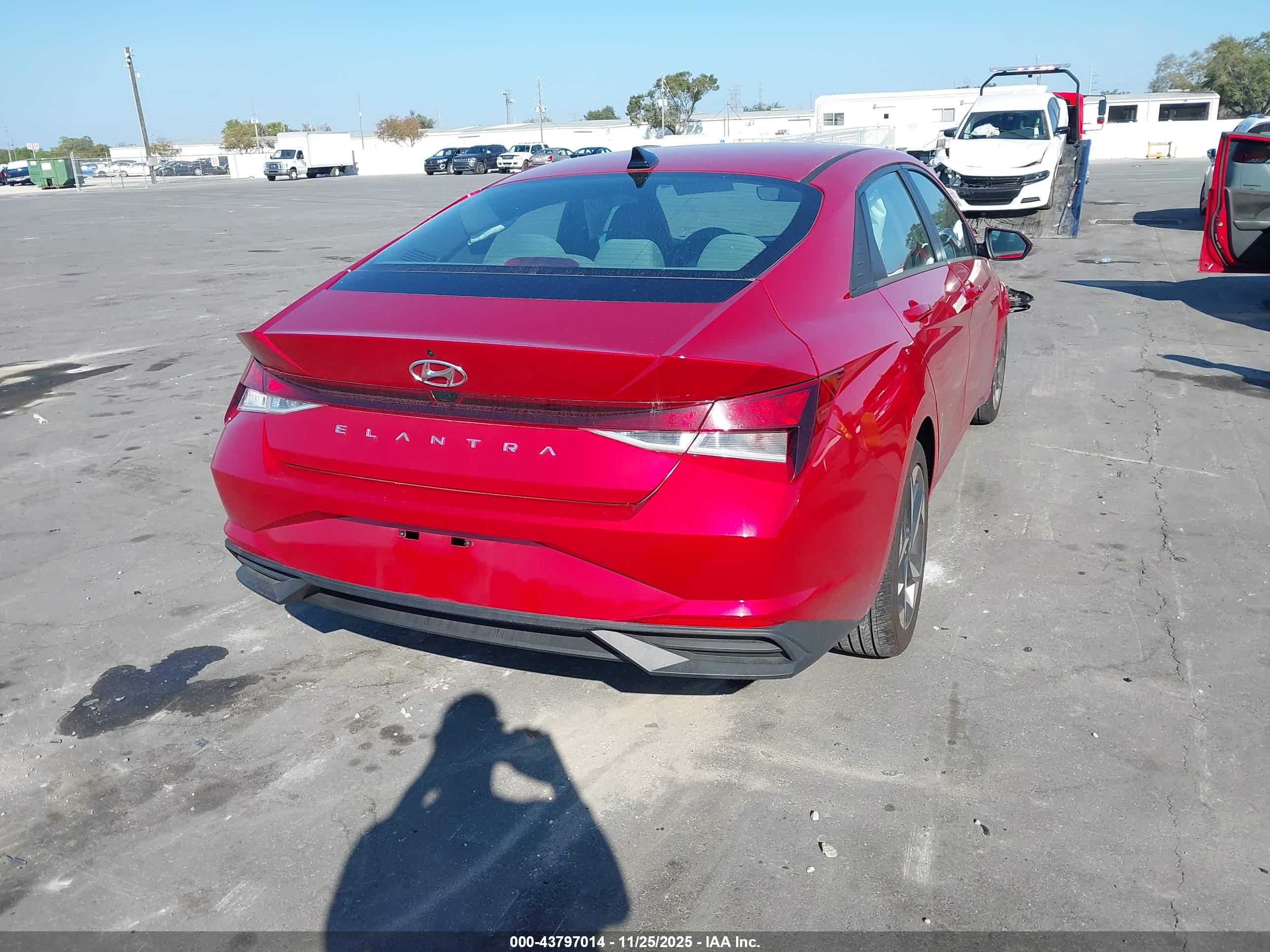HYUNDAI ELANTRA image 4