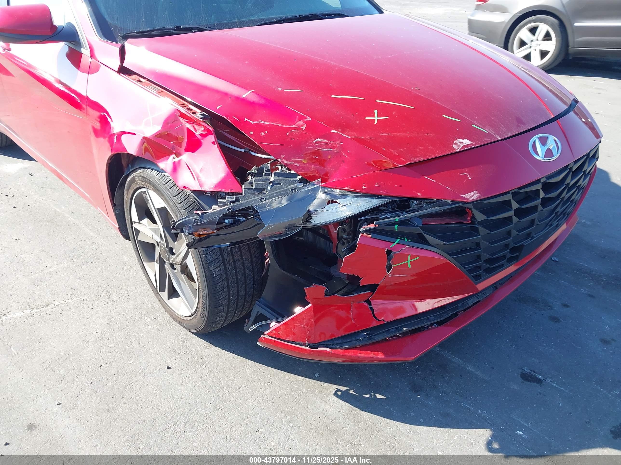 HYUNDAI ELANTRA image 6