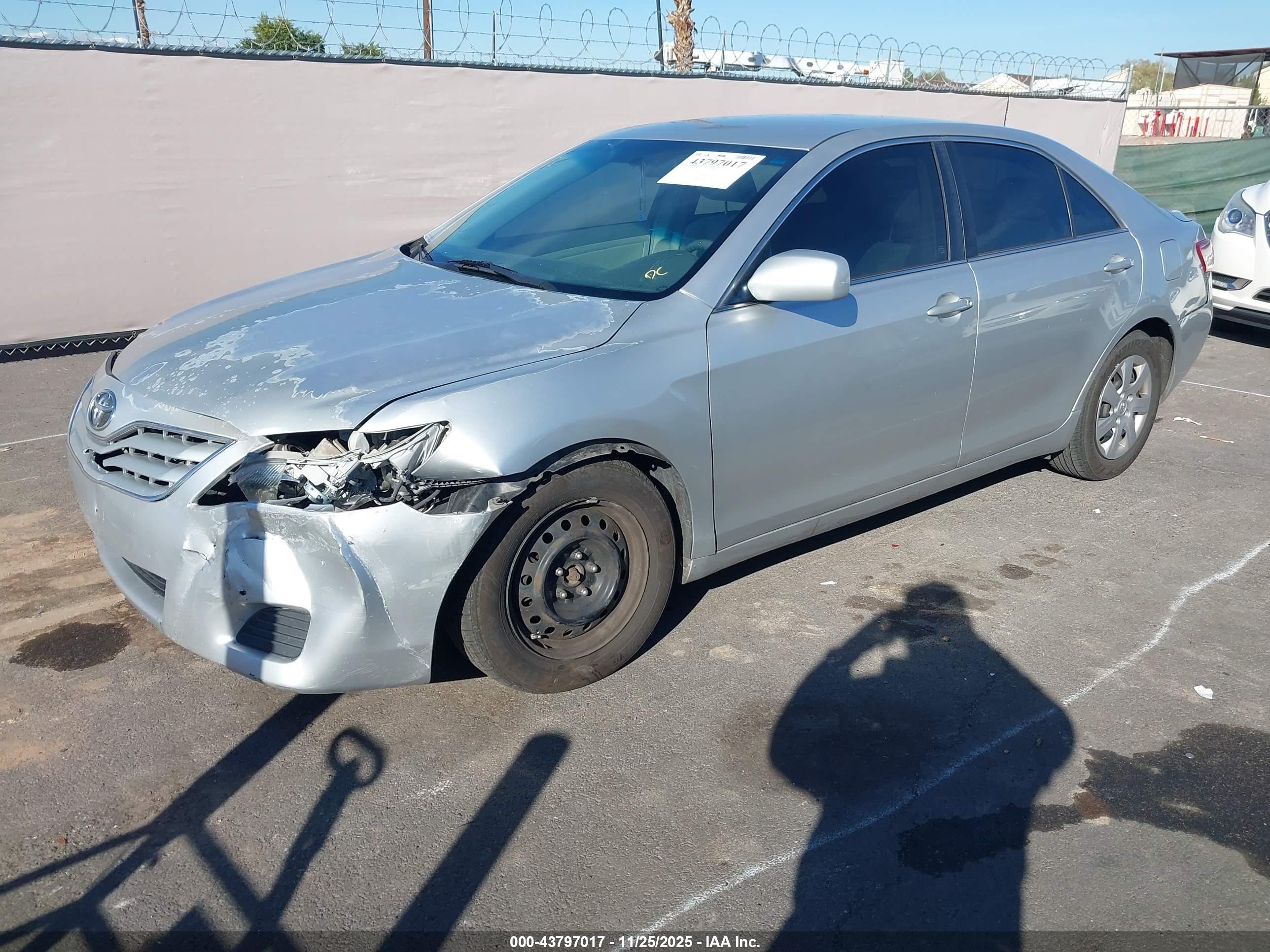 TOYOTA CAMRY image 2