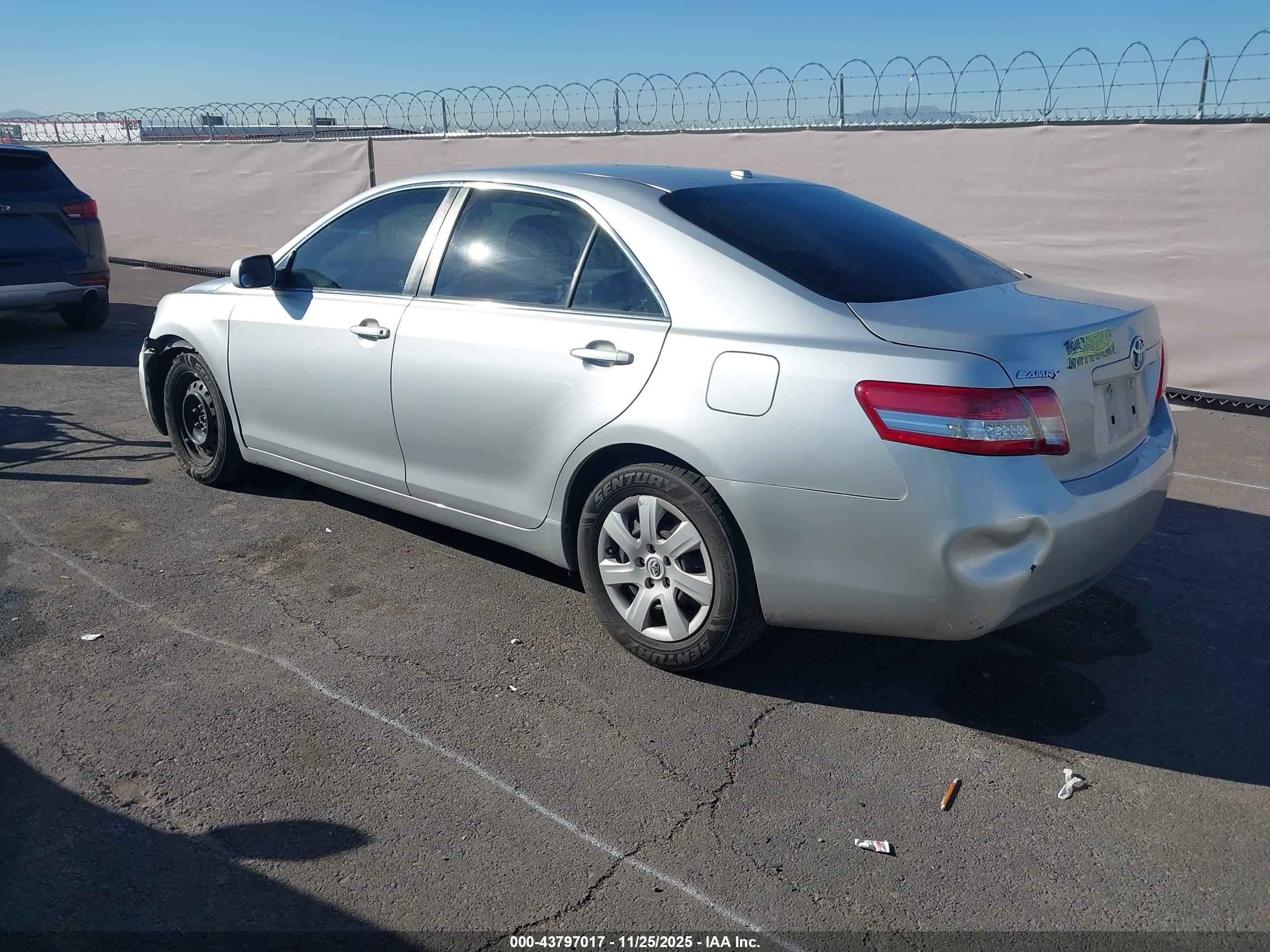 TOYOTA CAMRY image 3