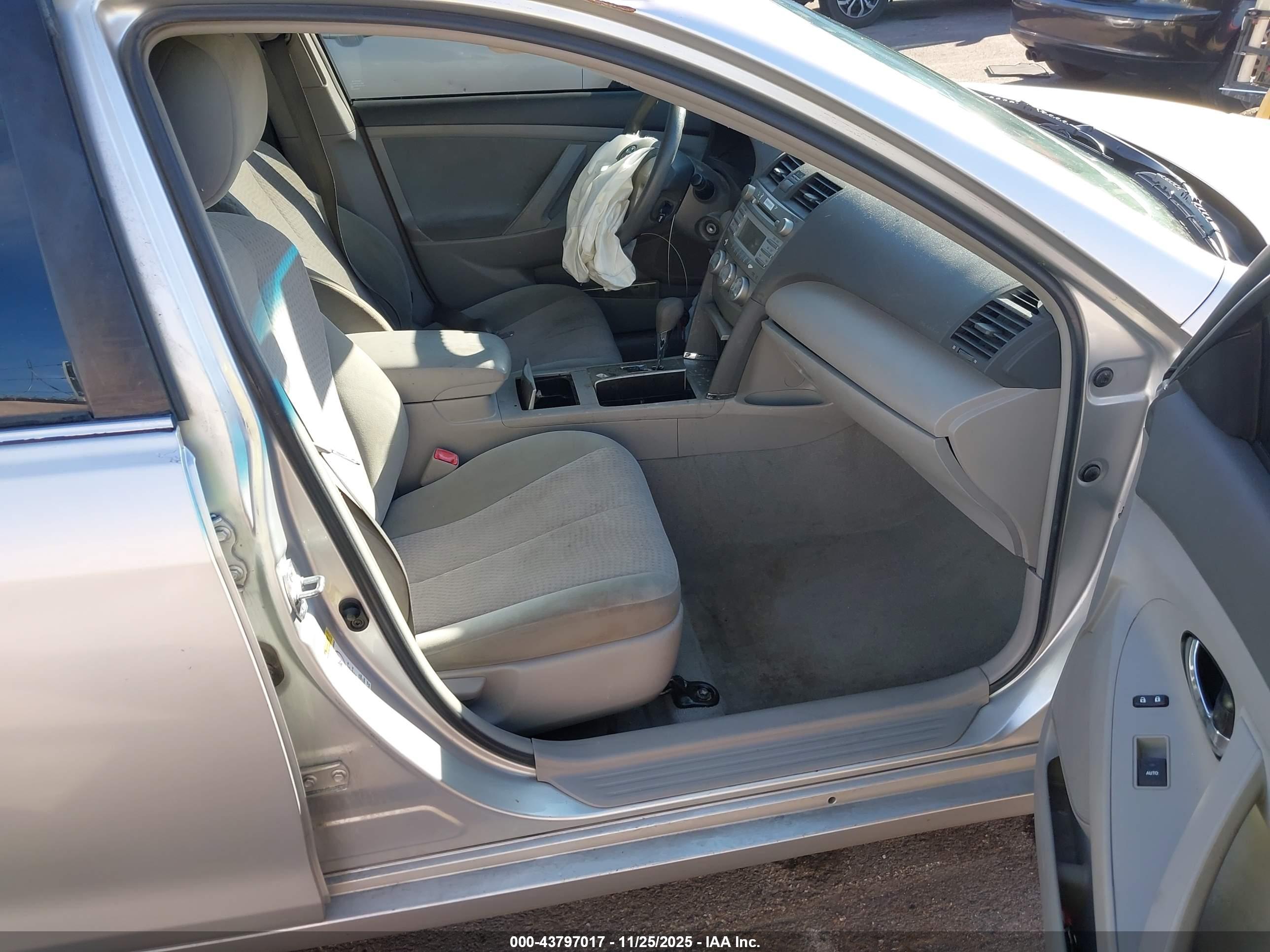 TOYOTA CAMRY image 5