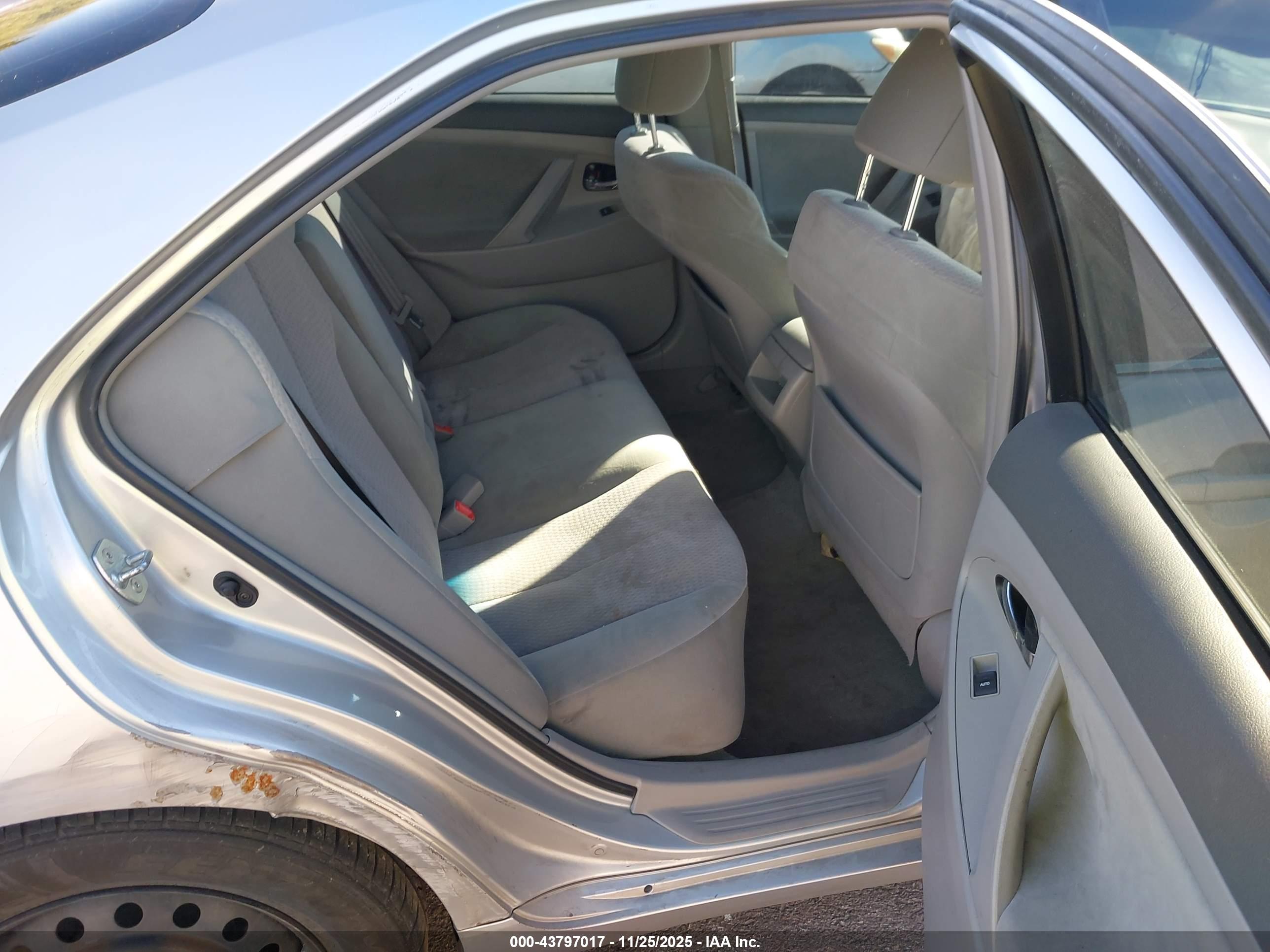 TOYOTA CAMRY image 8