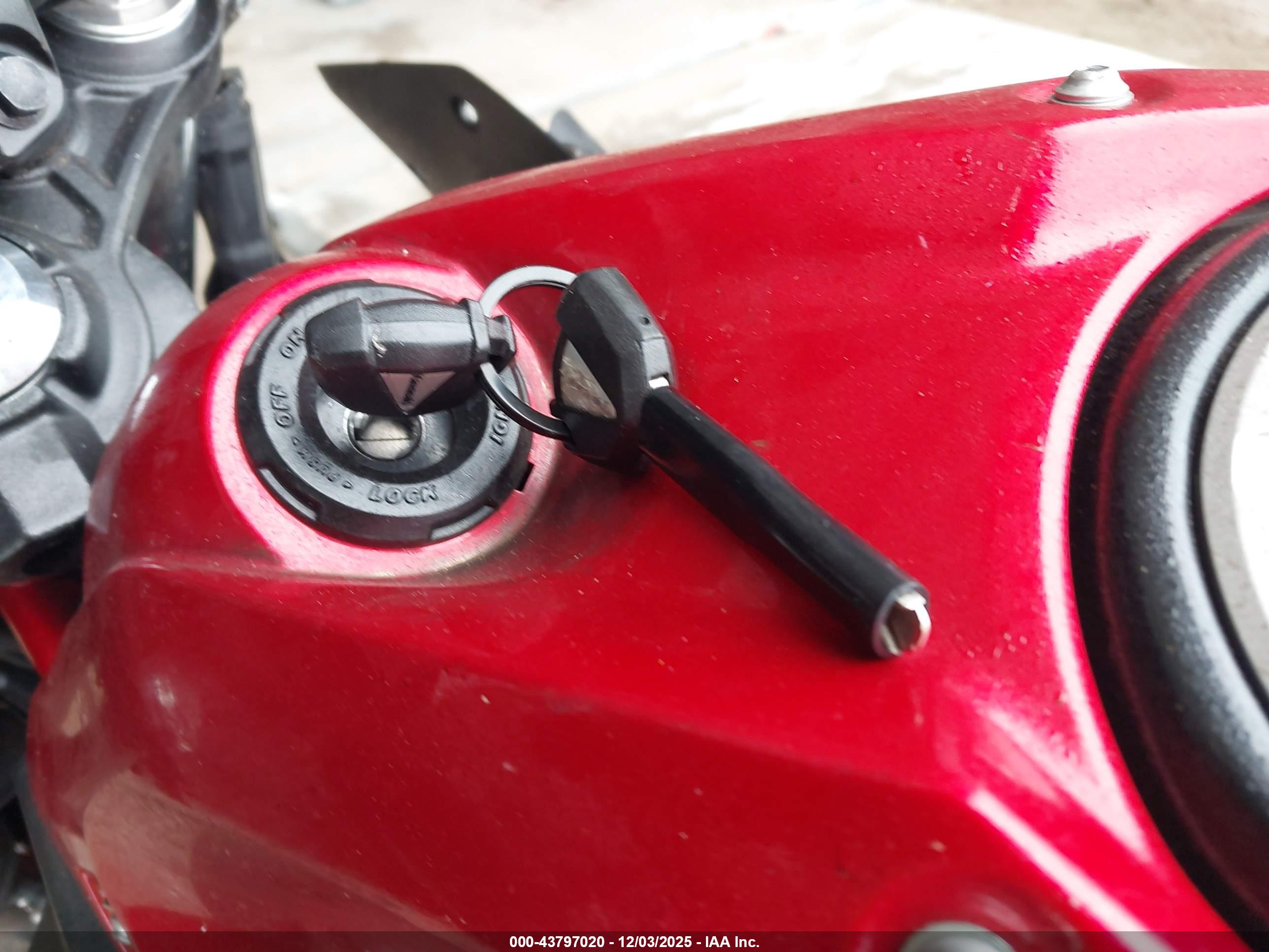 KAWASAKI ER650 image 11