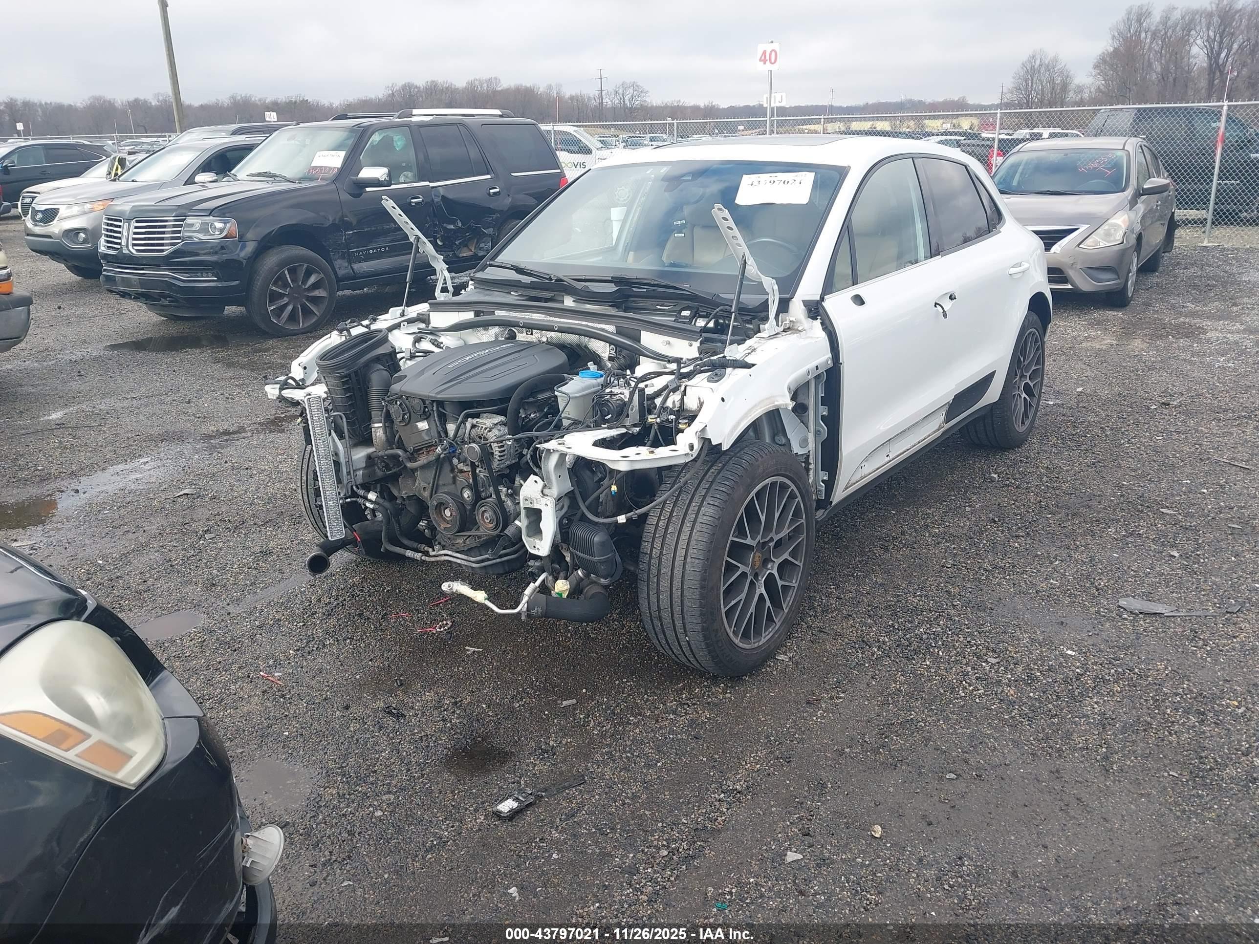 PORSCHE MACAN image 2
