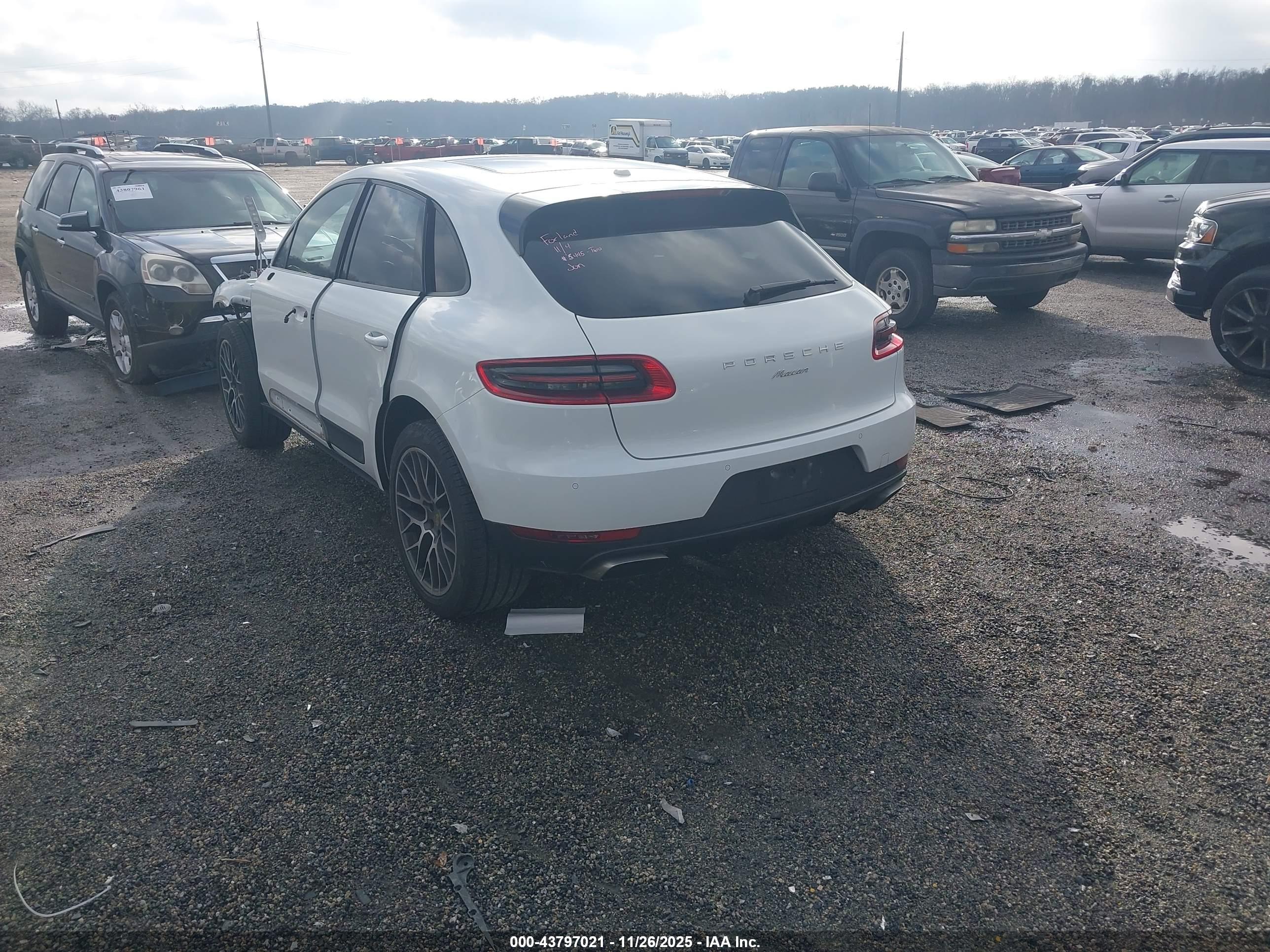 PORSCHE MACAN image 3