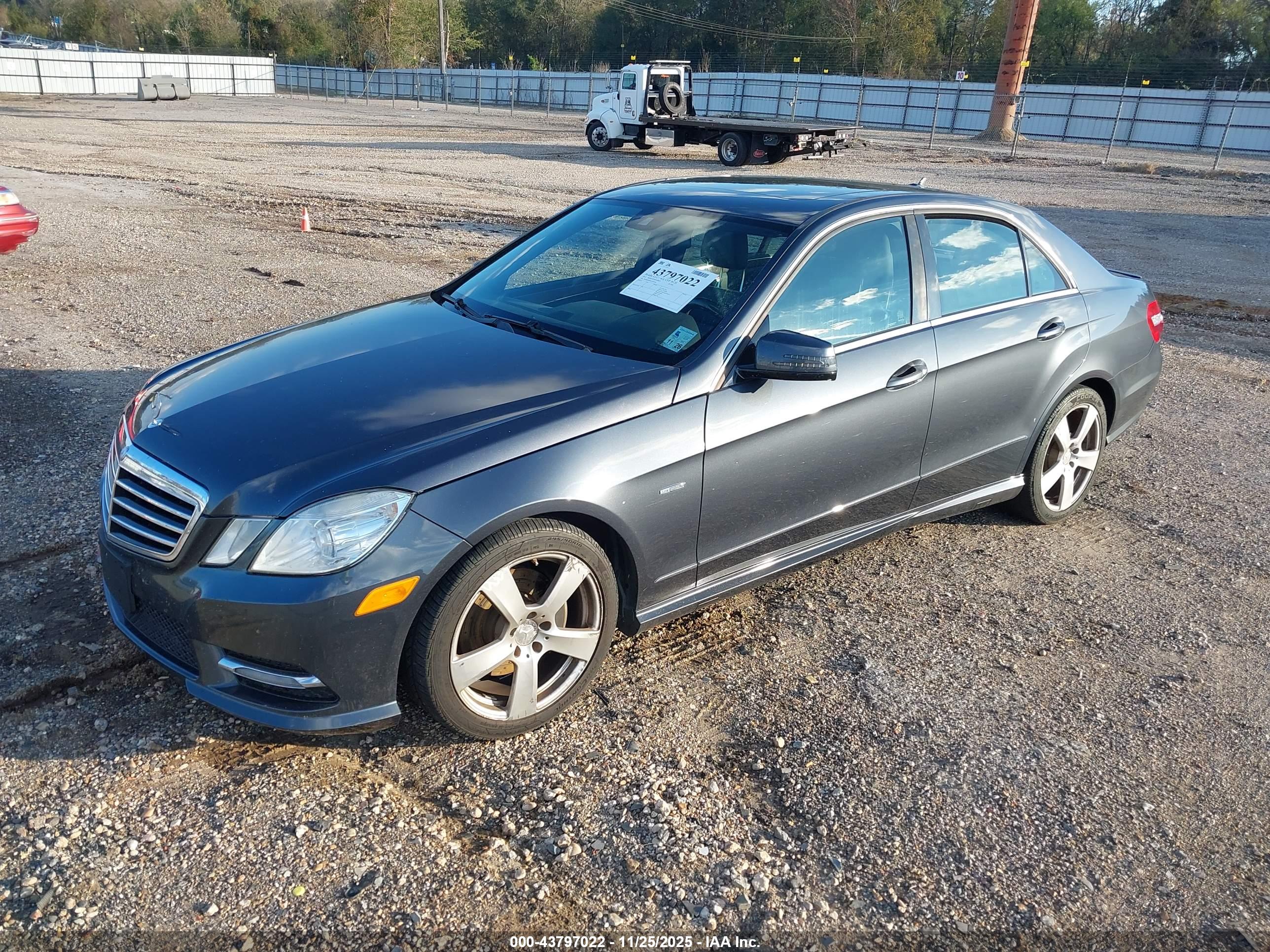 MERCEDES-BENZ E image 2