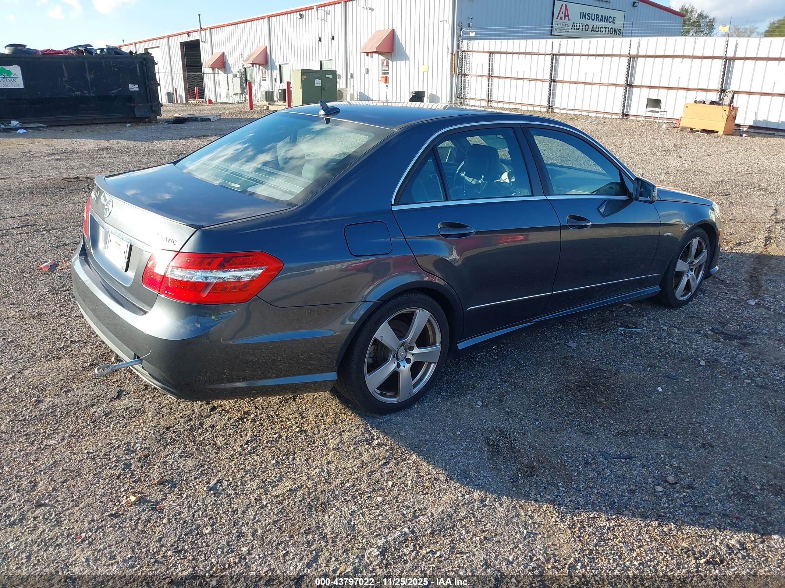 MERCEDES-BENZ E image 4