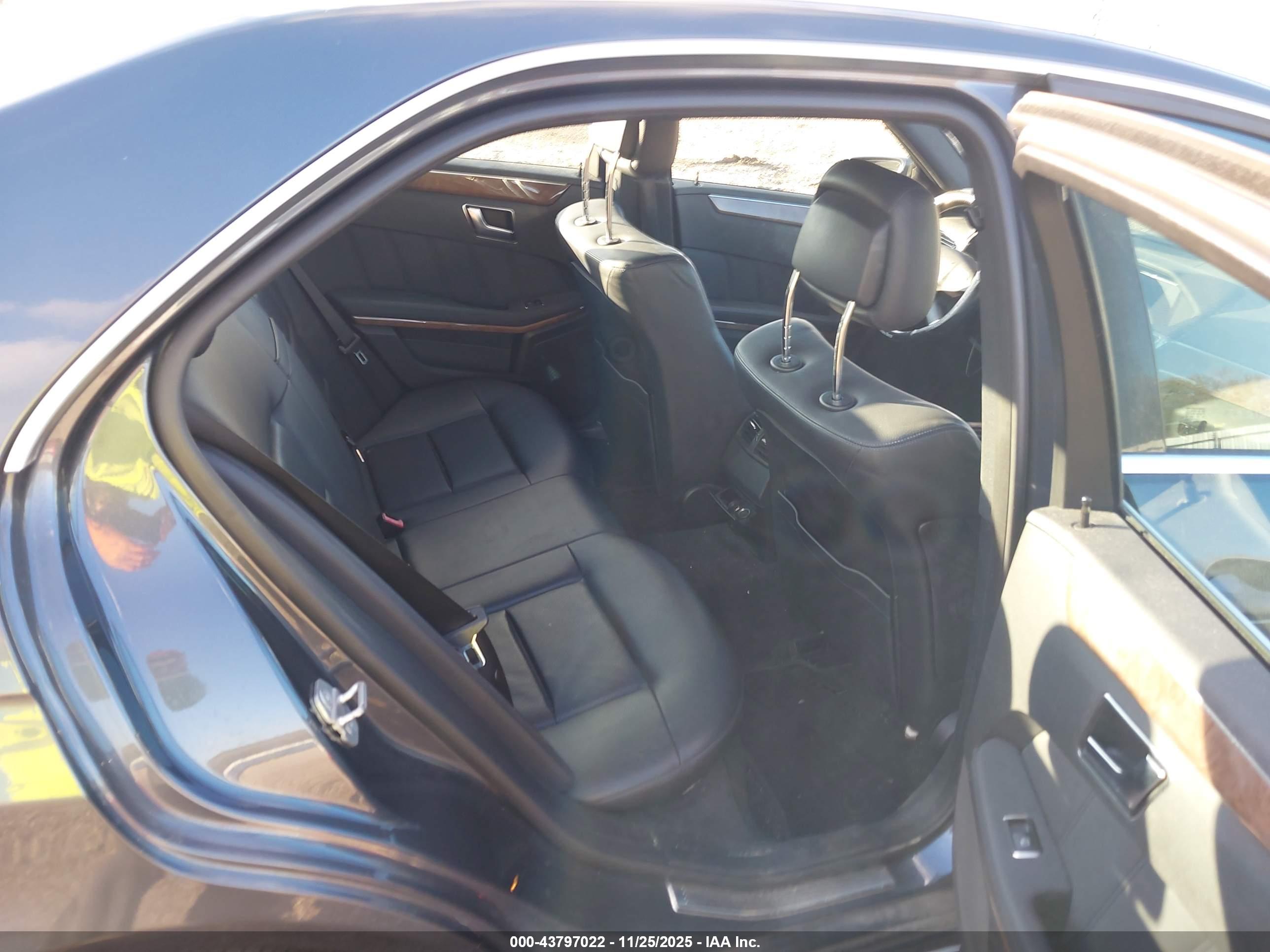 MERCEDES-BENZ E image 8