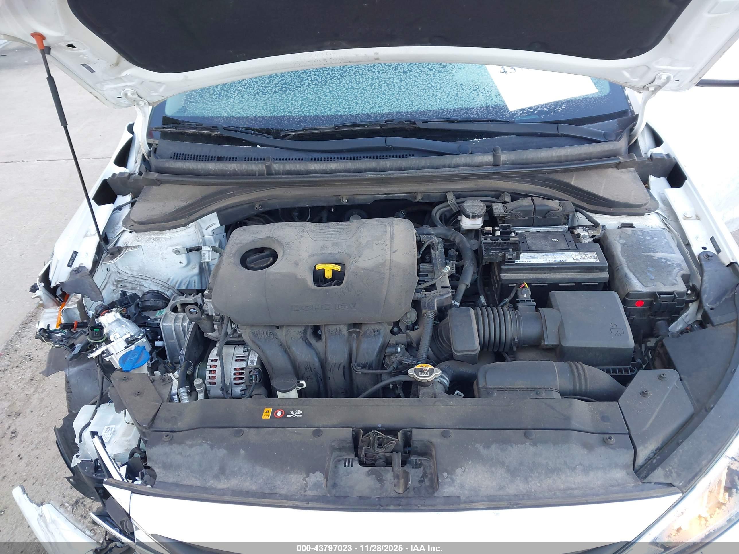 HYUNDAI ELANTRA image 10