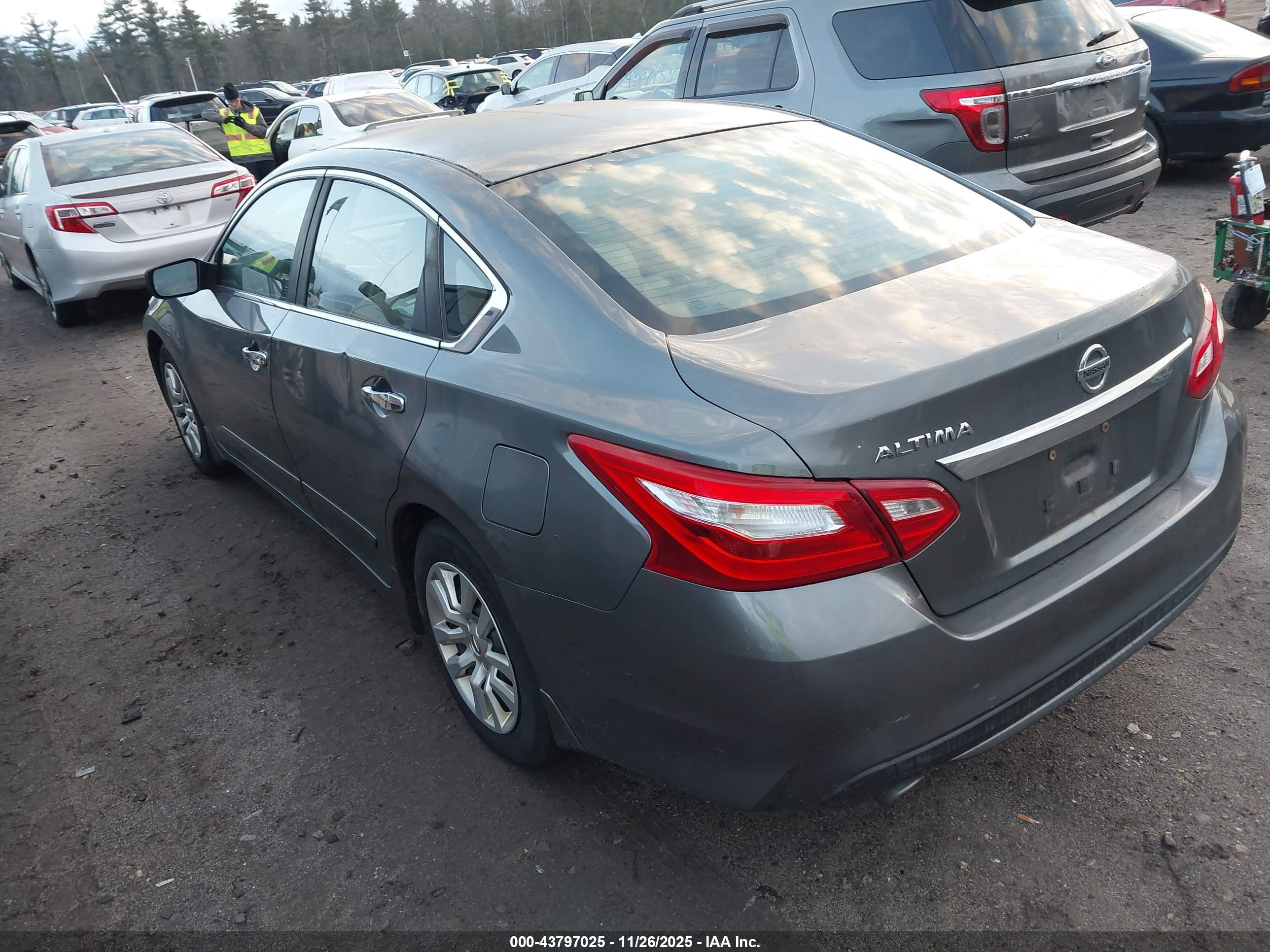 NISSAN ALTIMA image 3