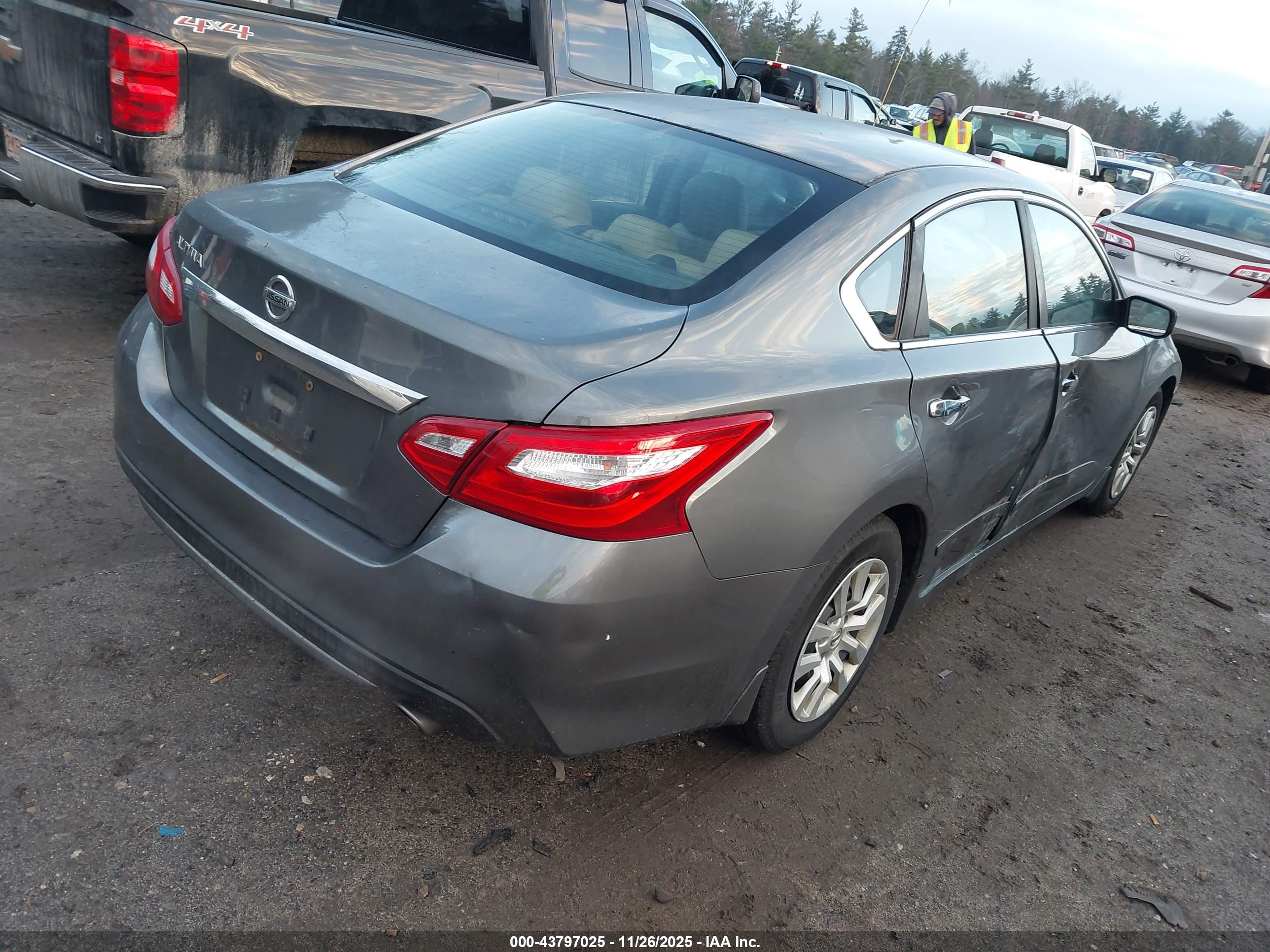 NISSAN ALTIMA image 4