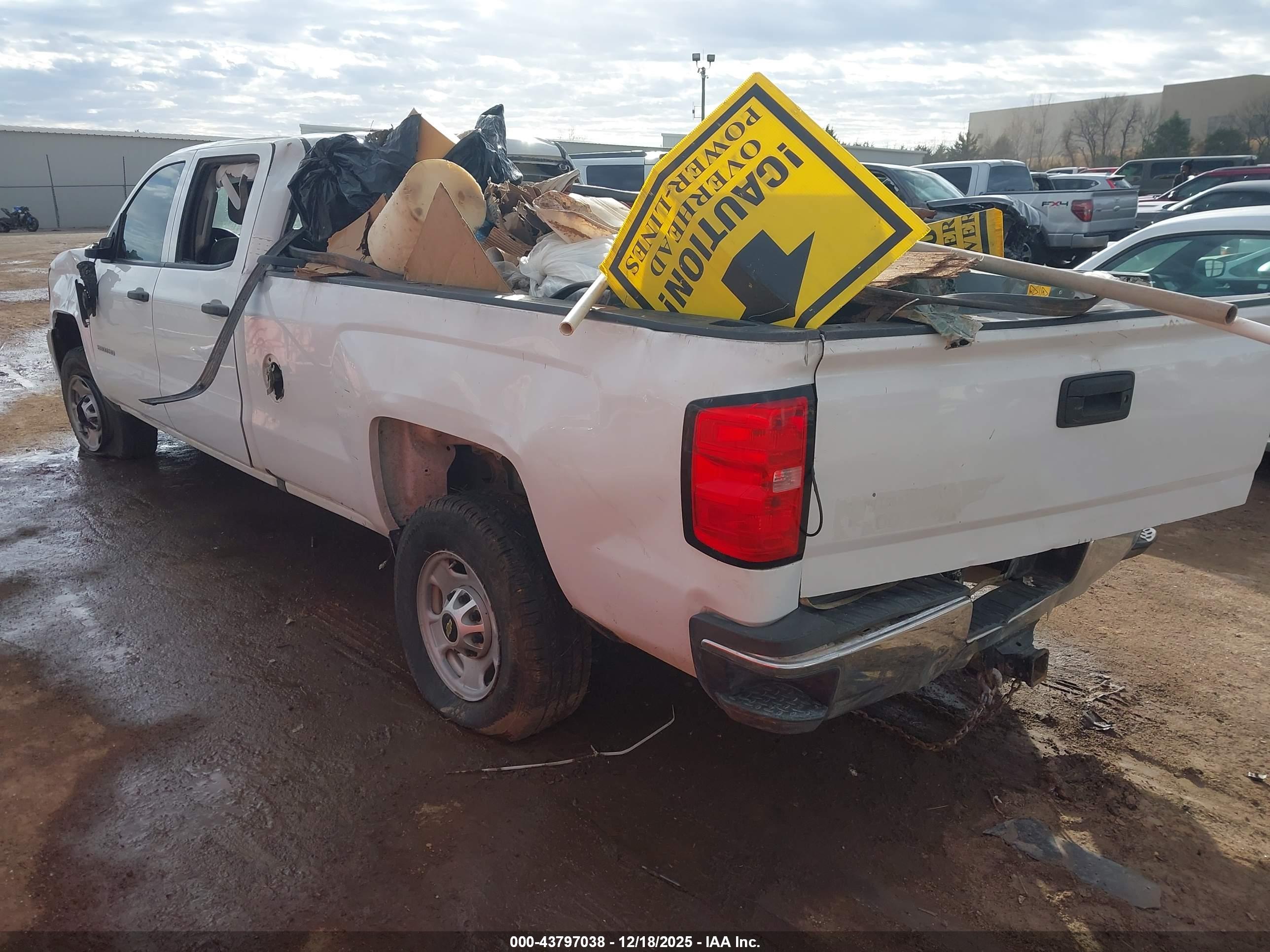 CHEVROLET SILVERADO image 3
