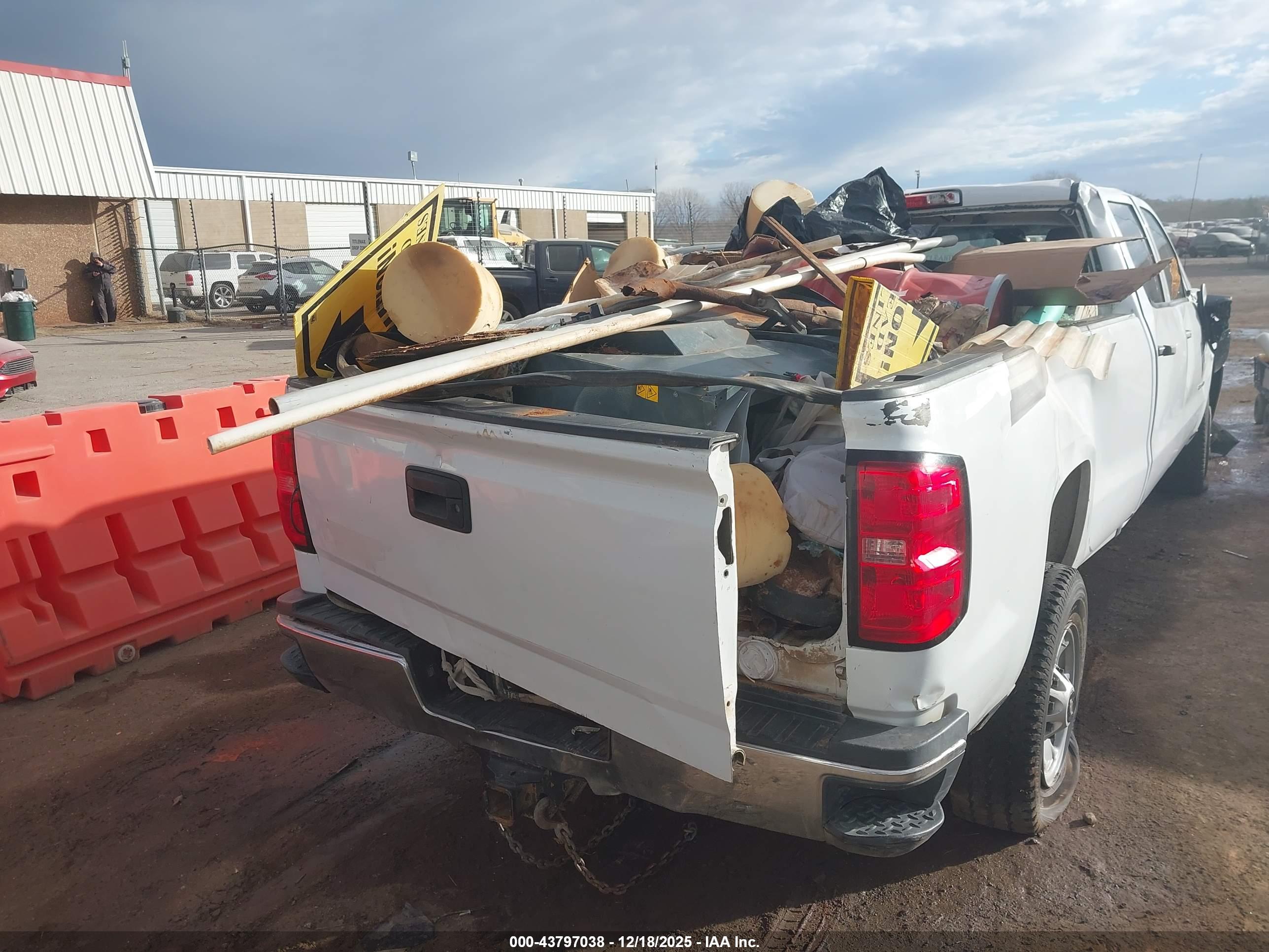 CHEVROLET SILVERADO image 4