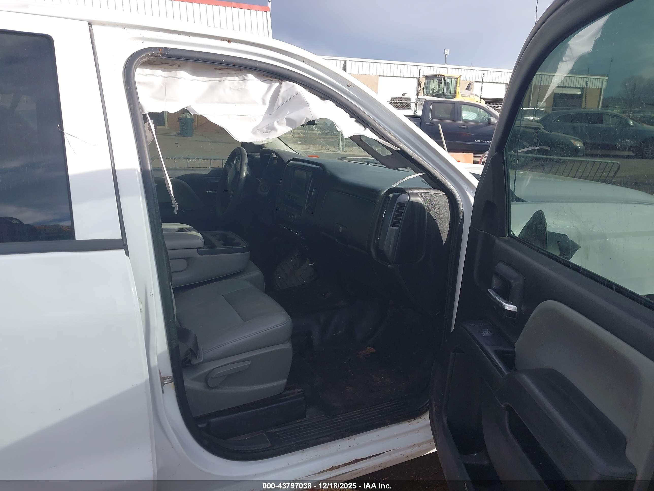 CHEVROLET SILVERADO image 5