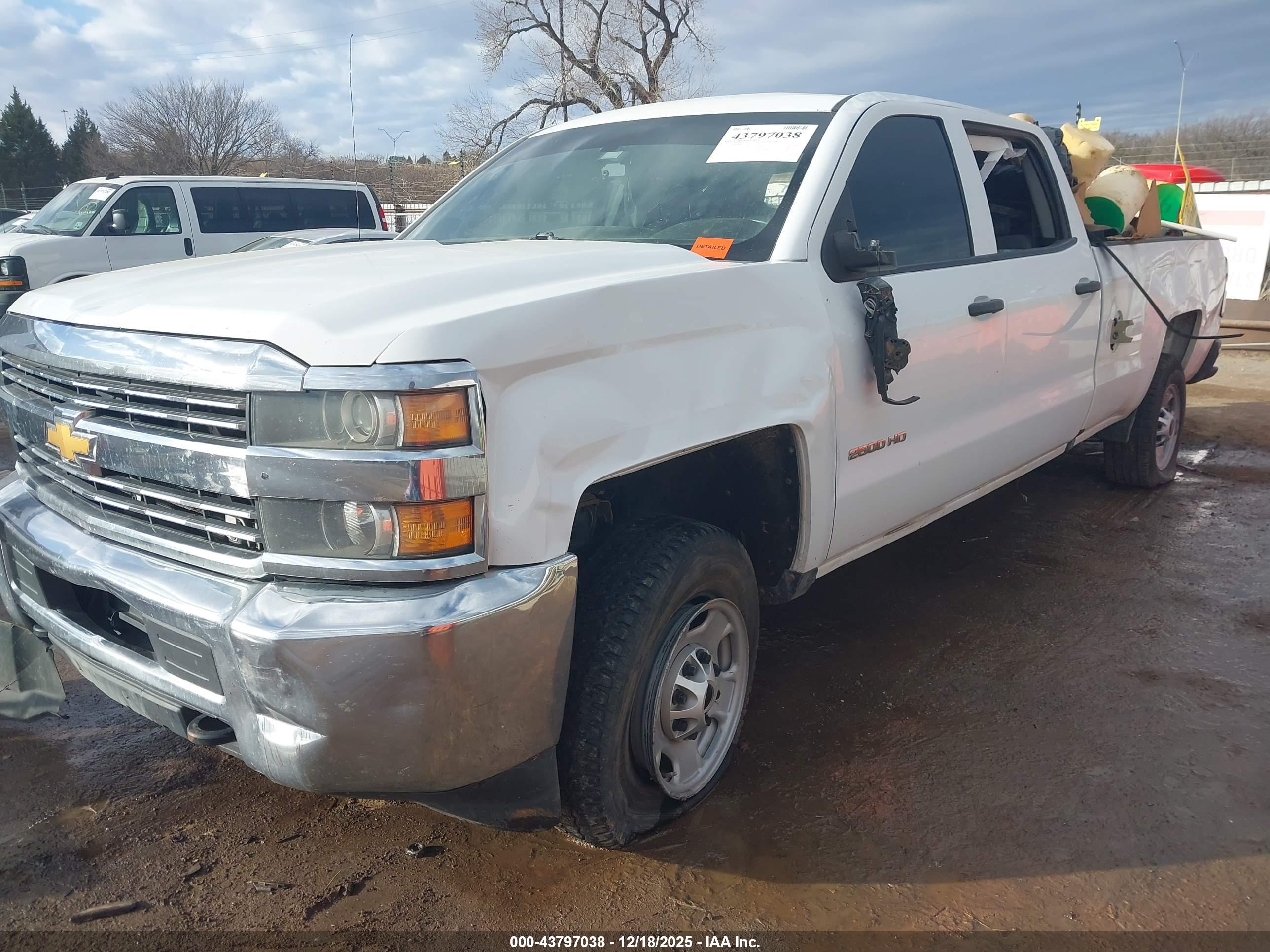 CHEVROLET SILVERADO image 6