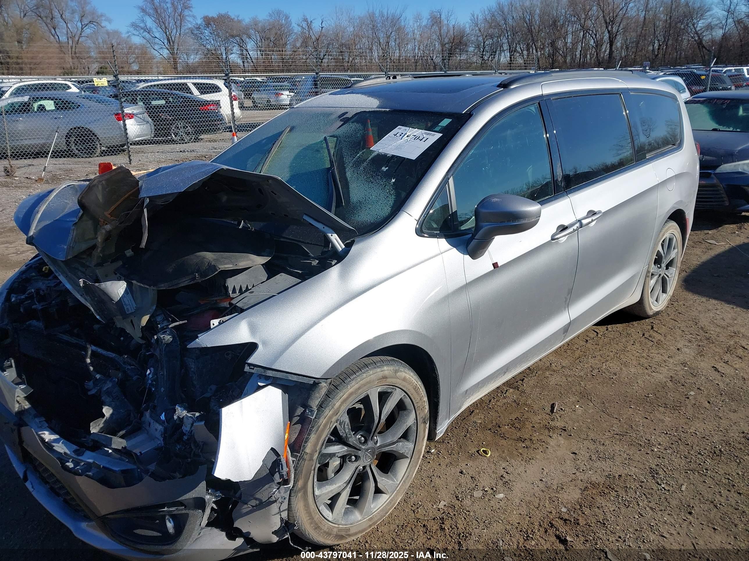 CHRYSLER PACIFICA image 2