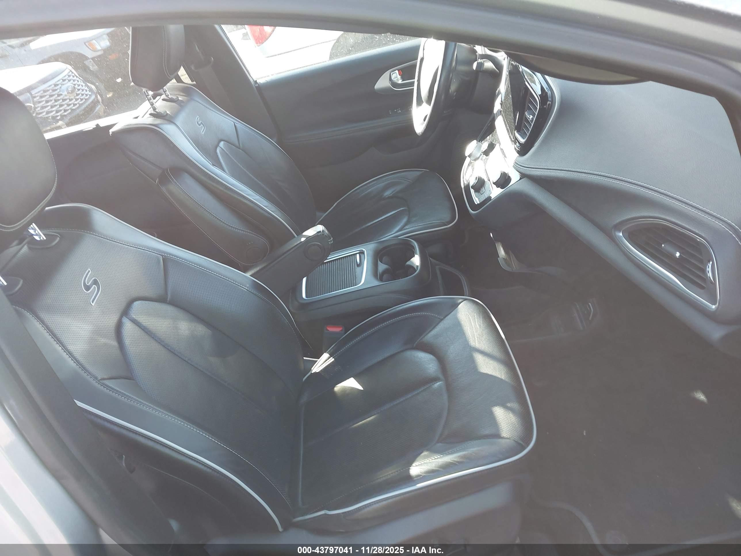 CHRYSLER PACIFICA image 5