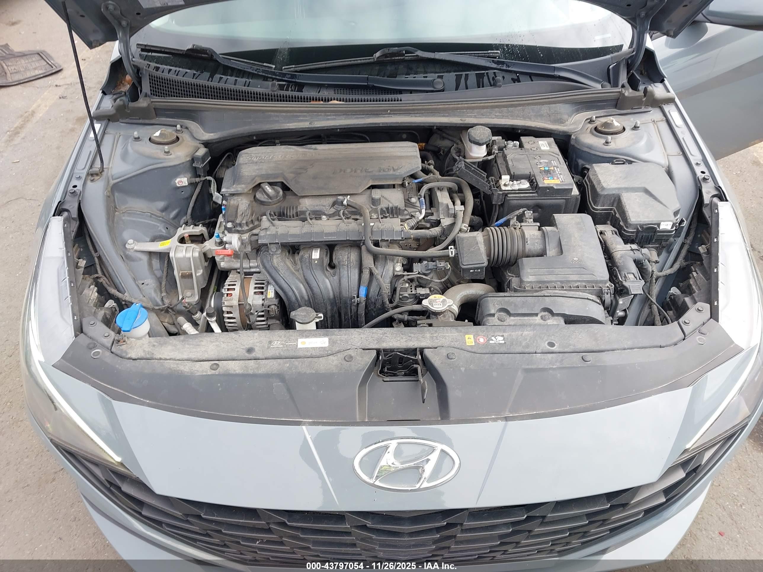 HYUNDAI ELANTRA image 10