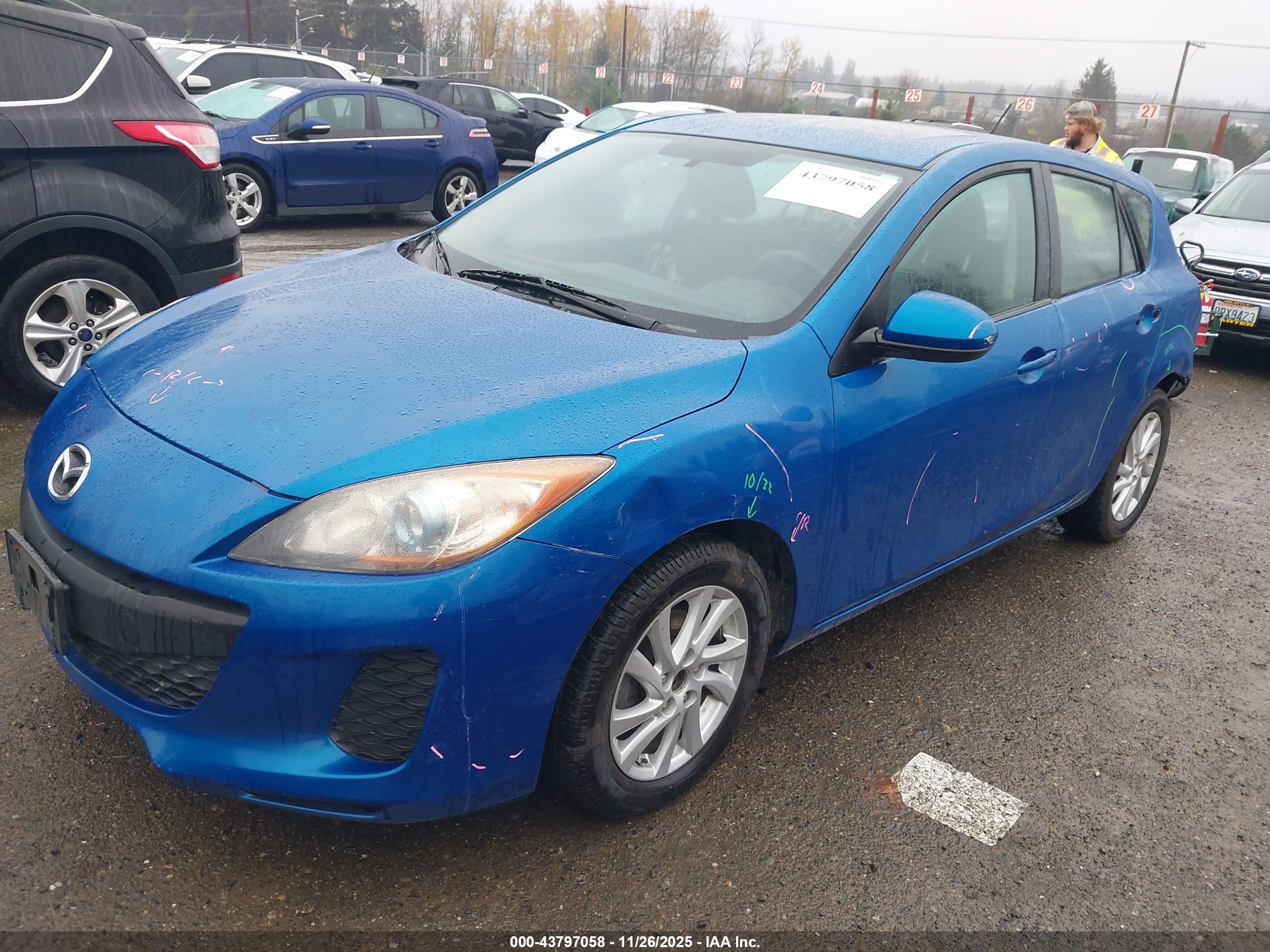 MAZDA MAZDA3 image 2
