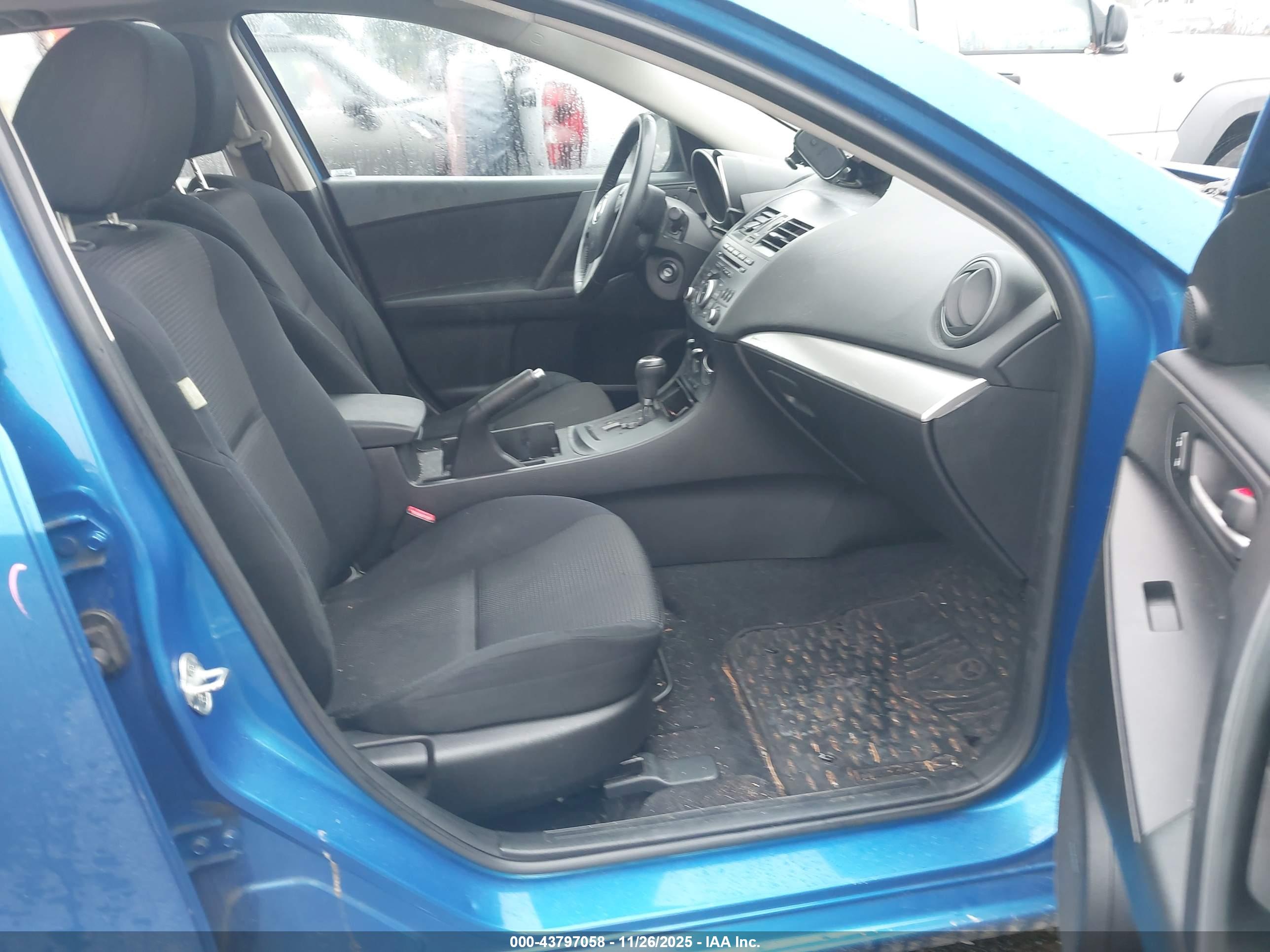 MAZDA MAZDA3 image 5
