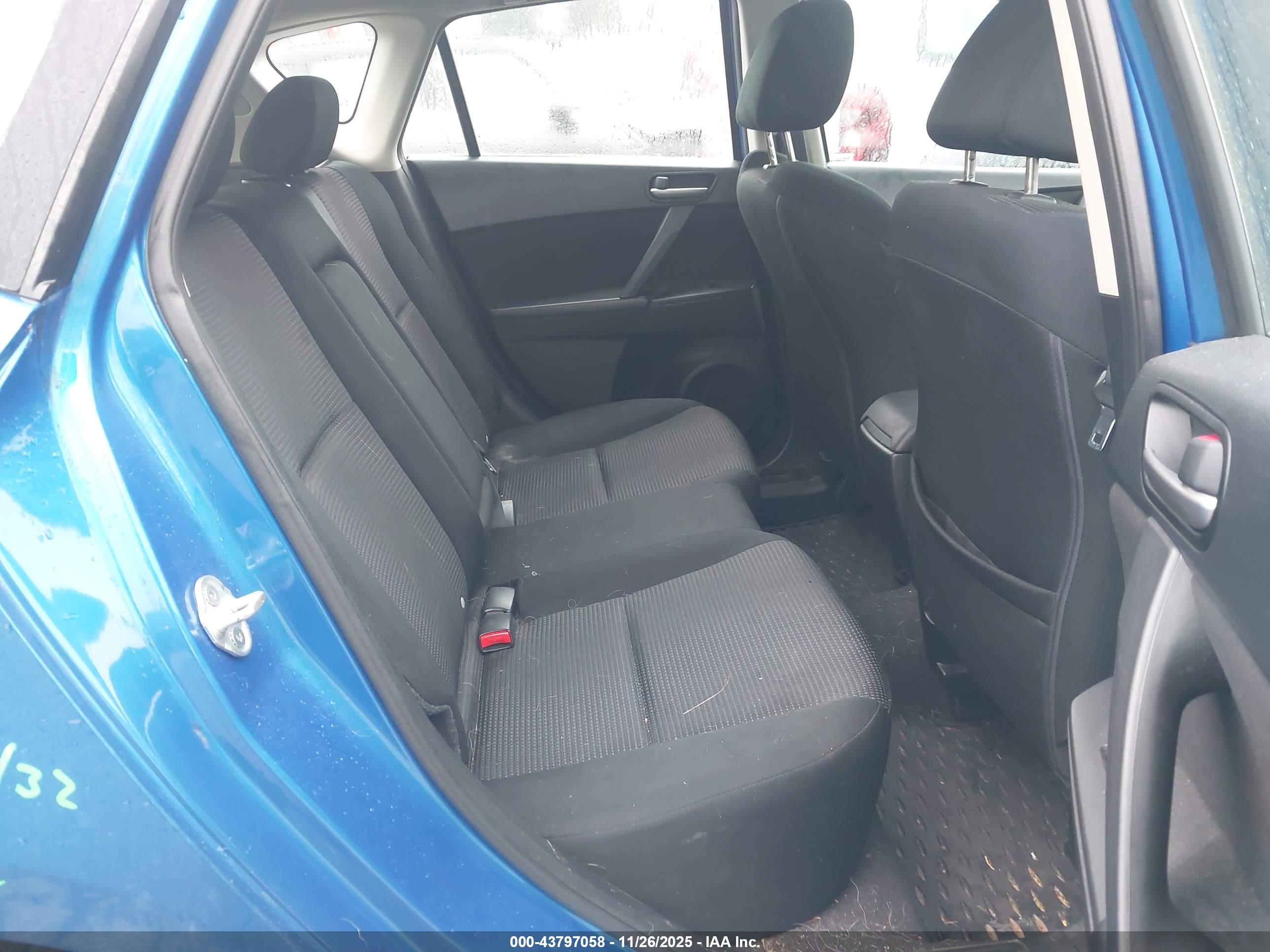 MAZDA MAZDA3 image 8