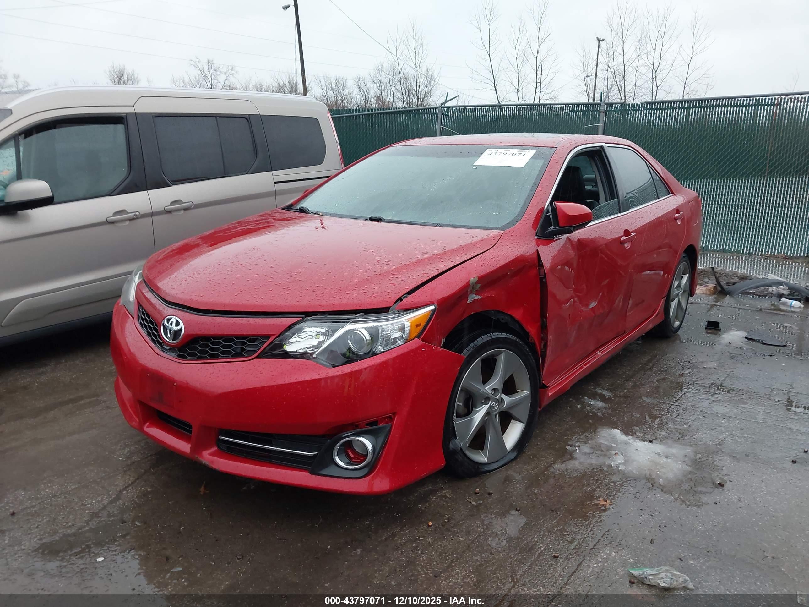 TOYOTA CAMRY image 2