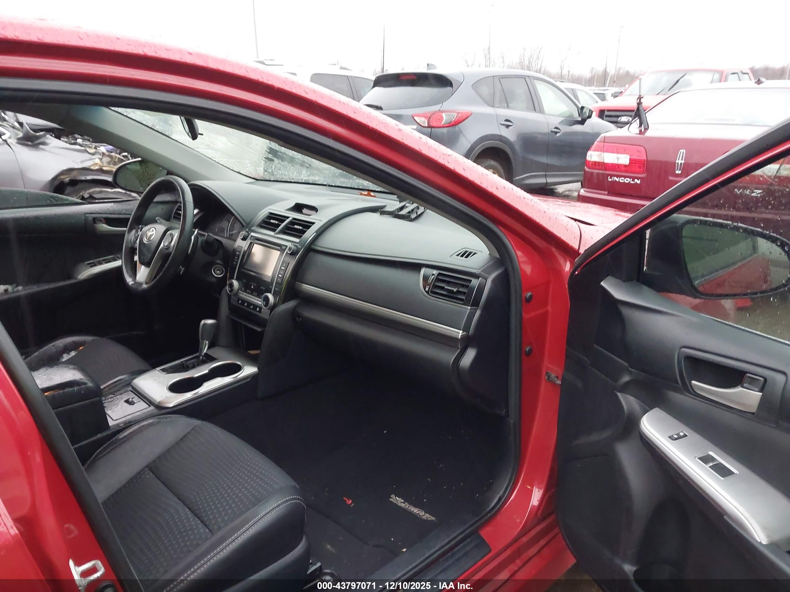 TOYOTA CAMRY image 5