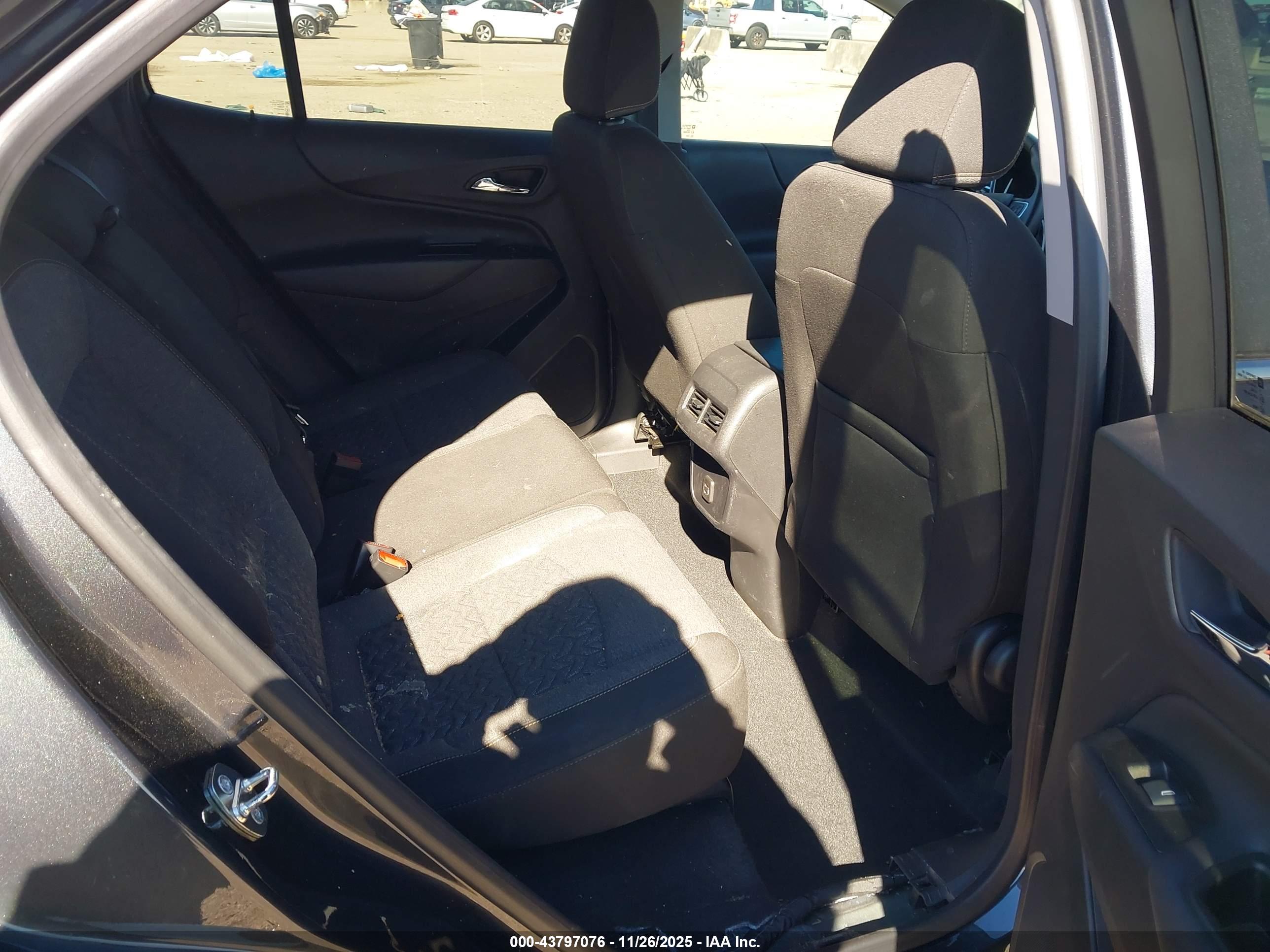 CHEVROLET EQUINOX image 8