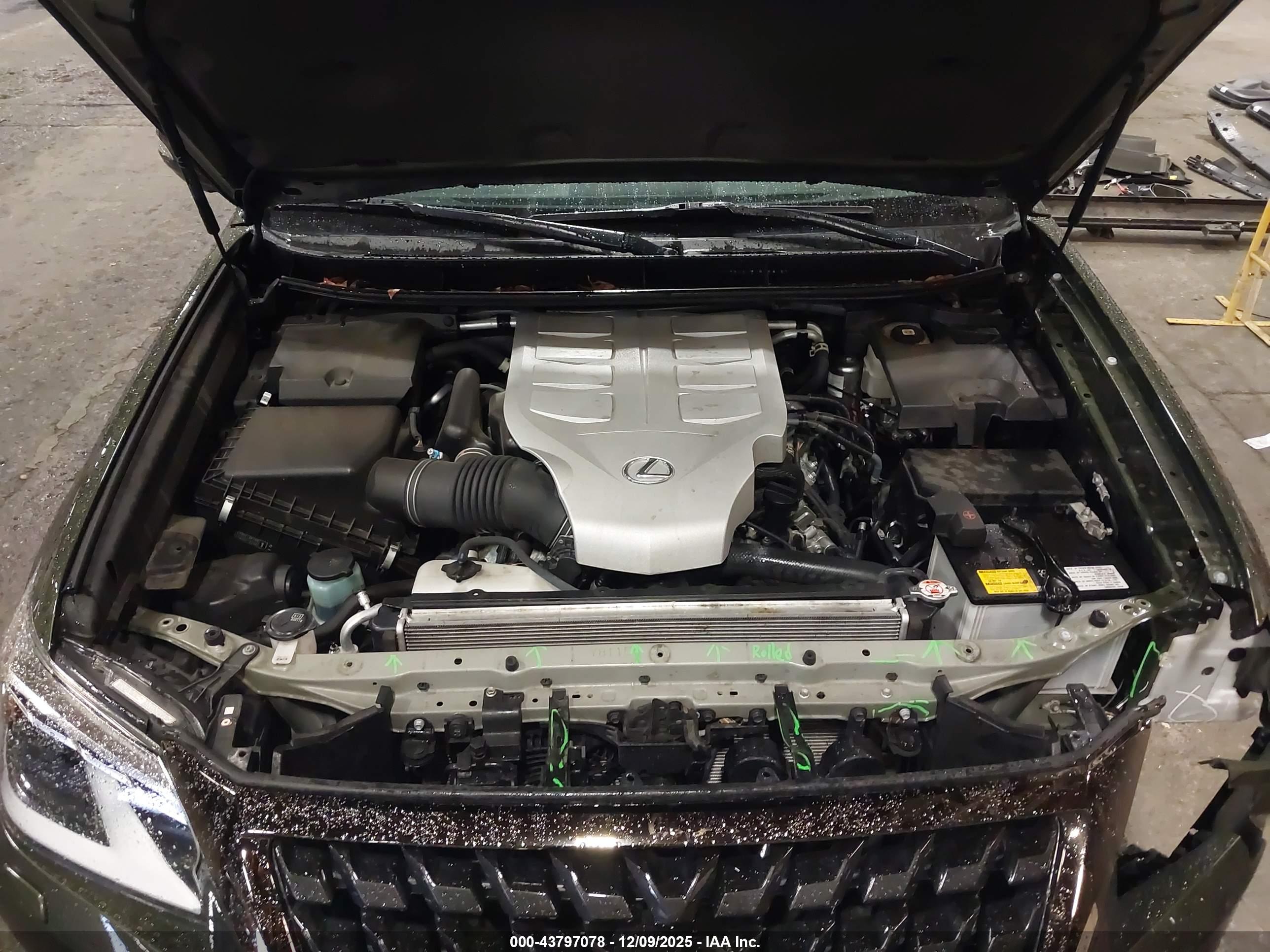 LEXUS GX image 10