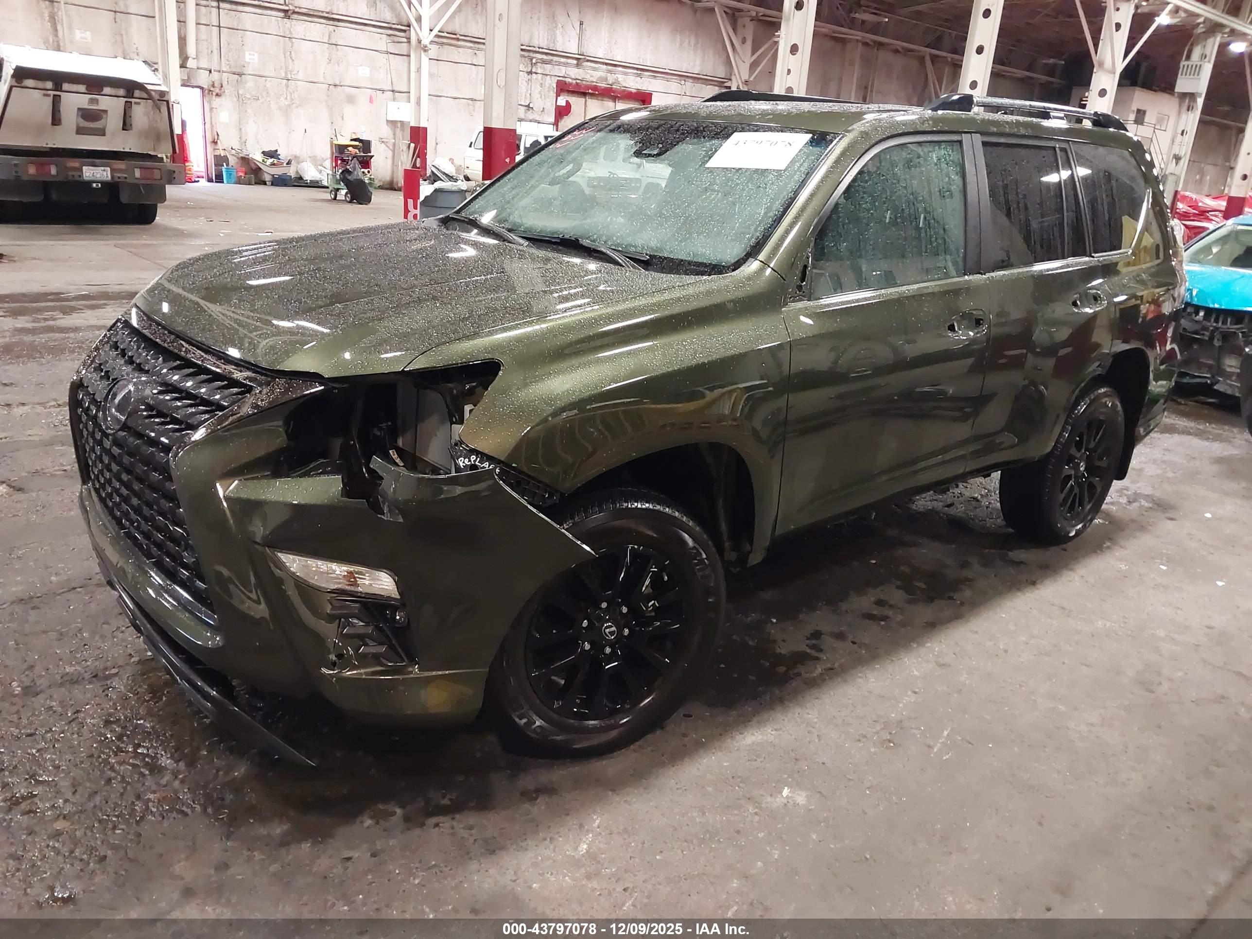 LEXUS GX image 2