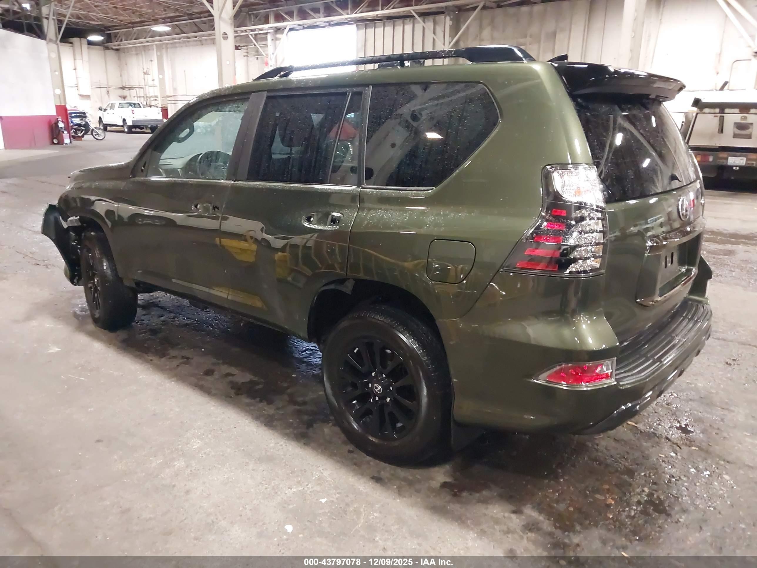 LEXUS GX image 3