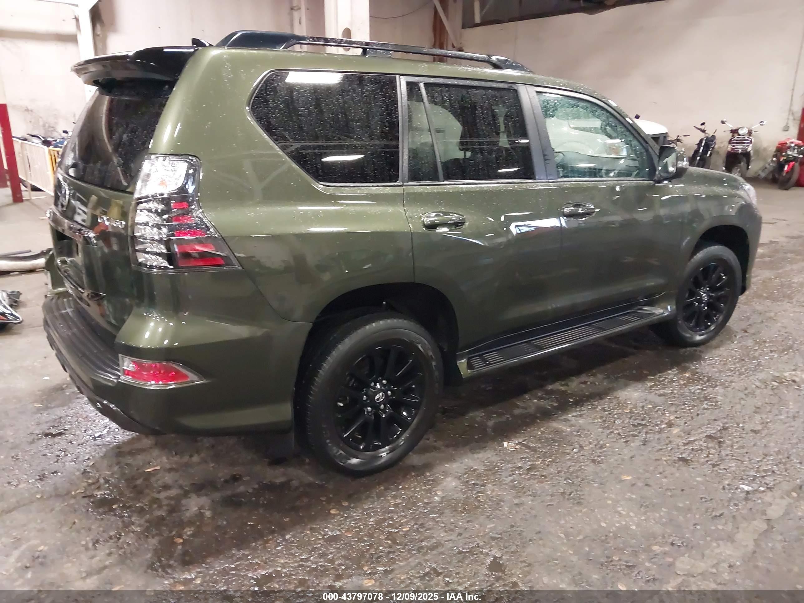 LEXUS GX image 4