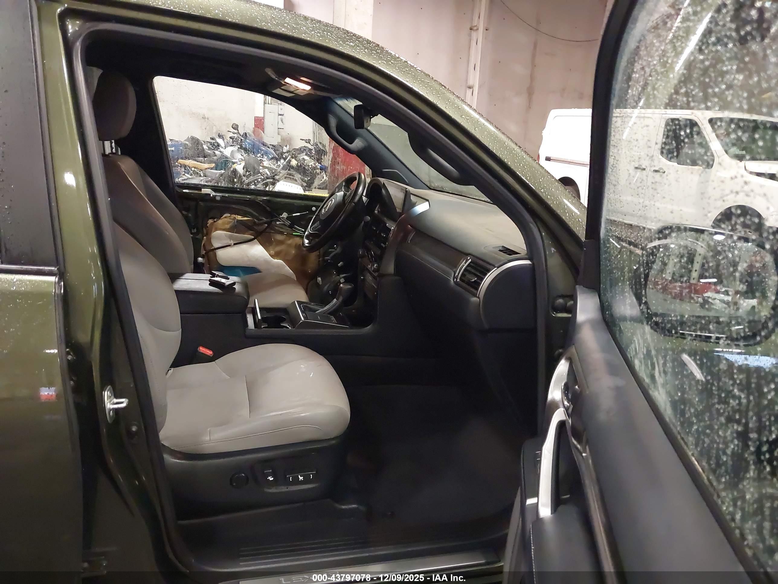 LEXUS GX image 5