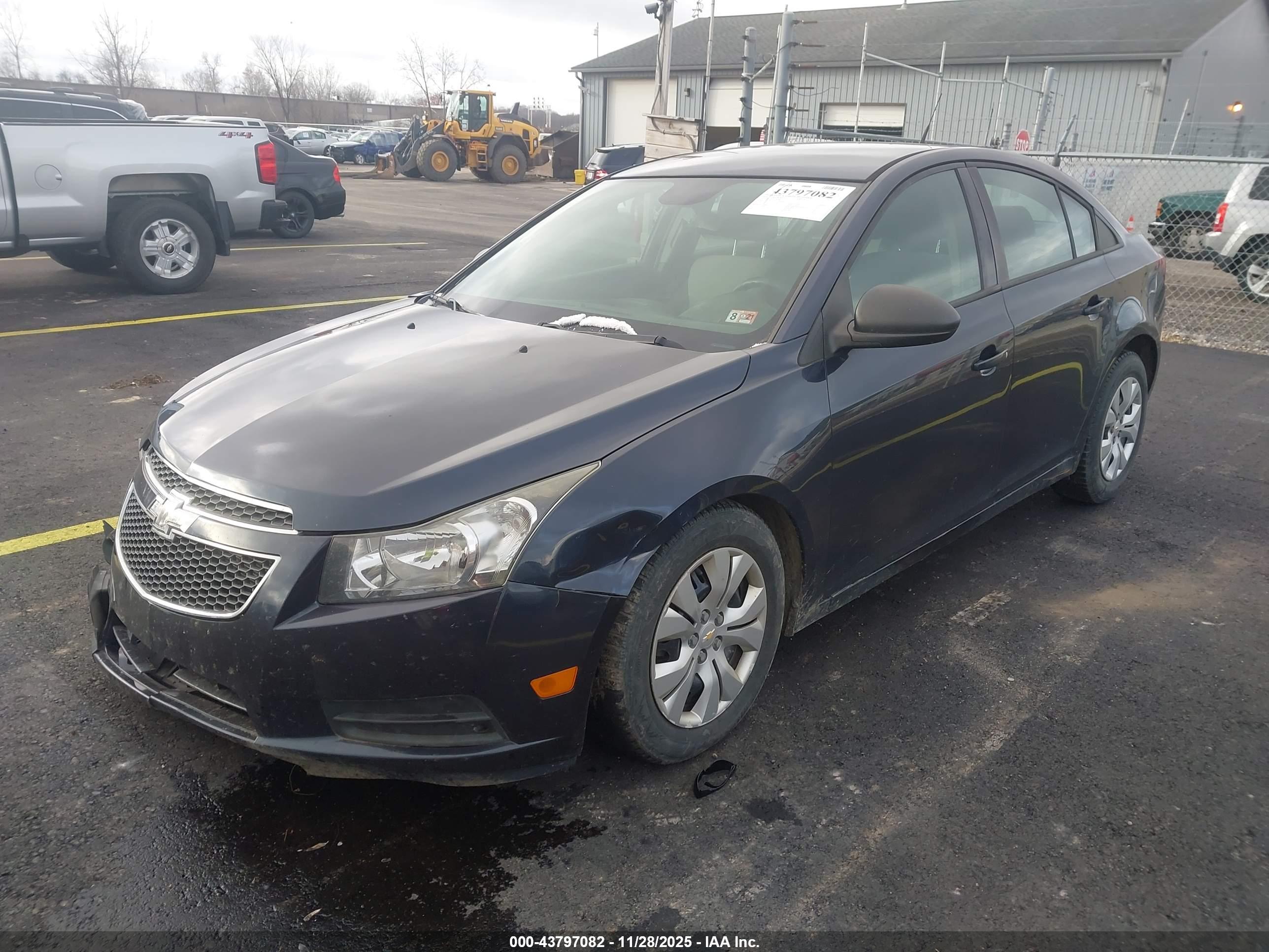 CHEVROLET CRUZE image 2