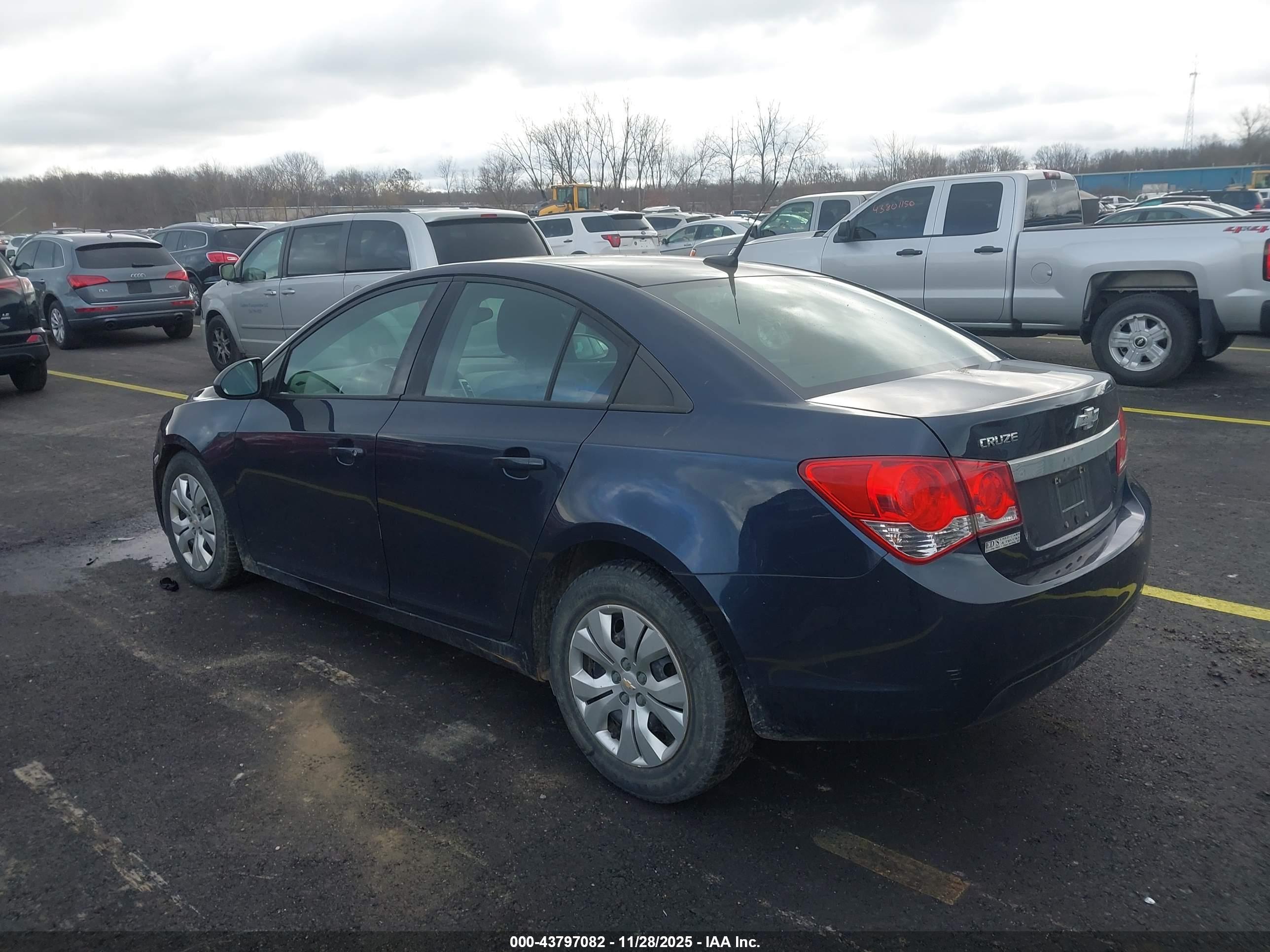 CHEVROLET CRUZE image 3