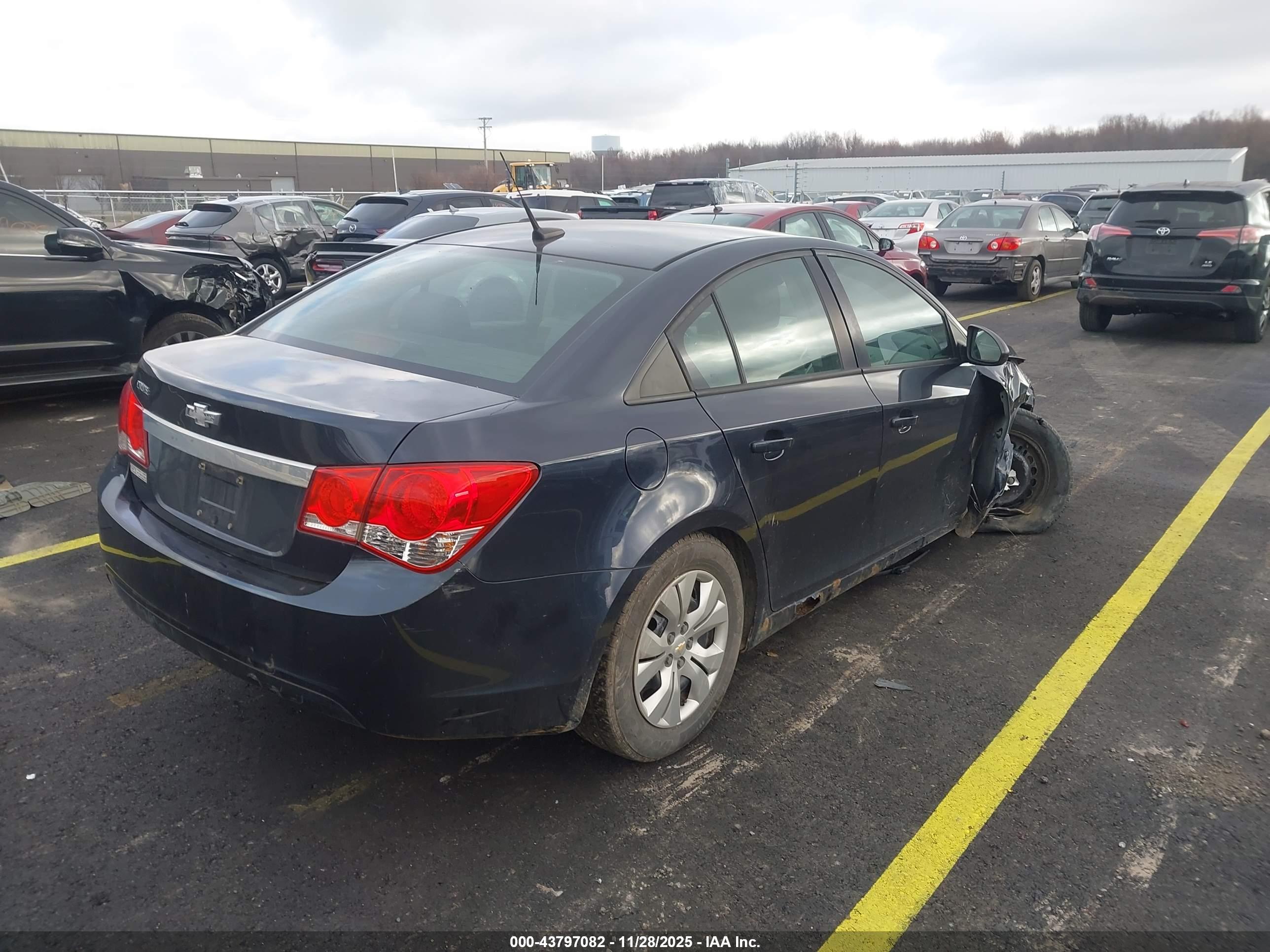 CHEVROLET CRUZE image 4