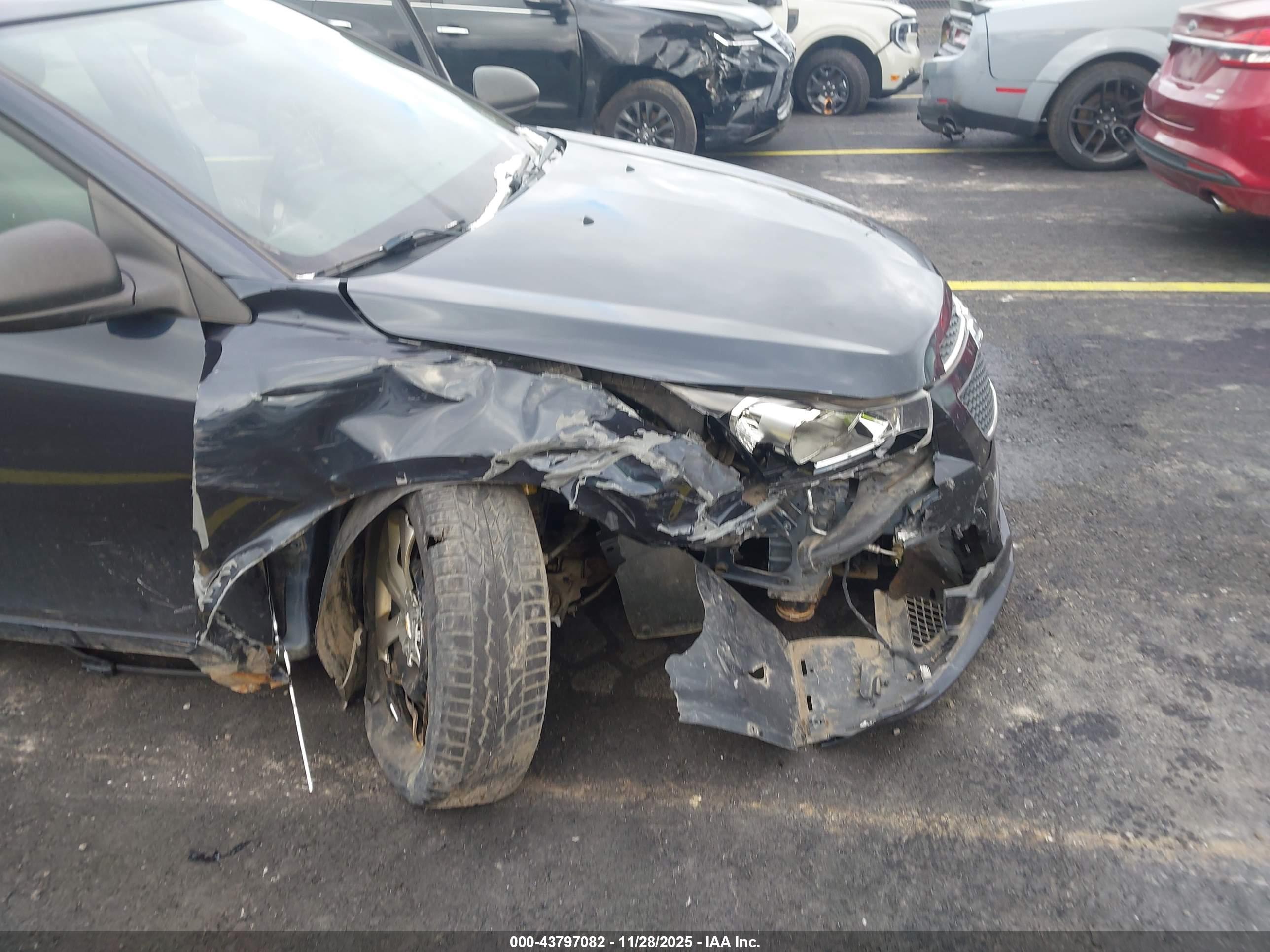 CHEVROLET CRUZE image 6
