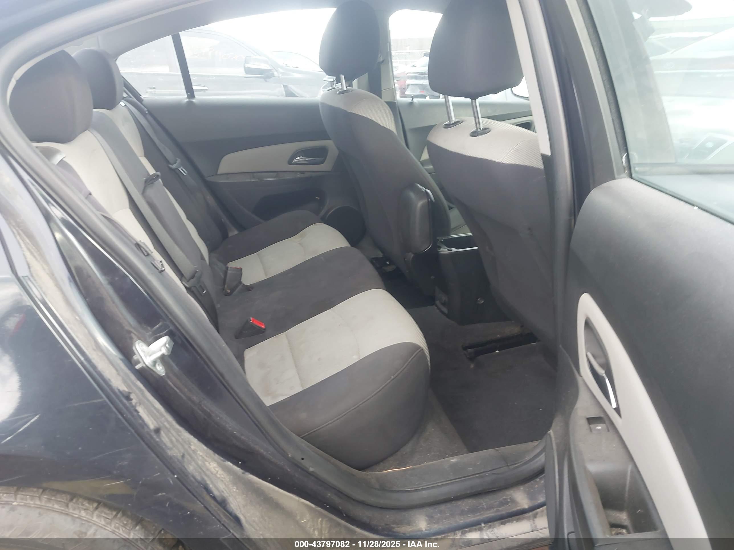CHEVROLET CRUZE image 8