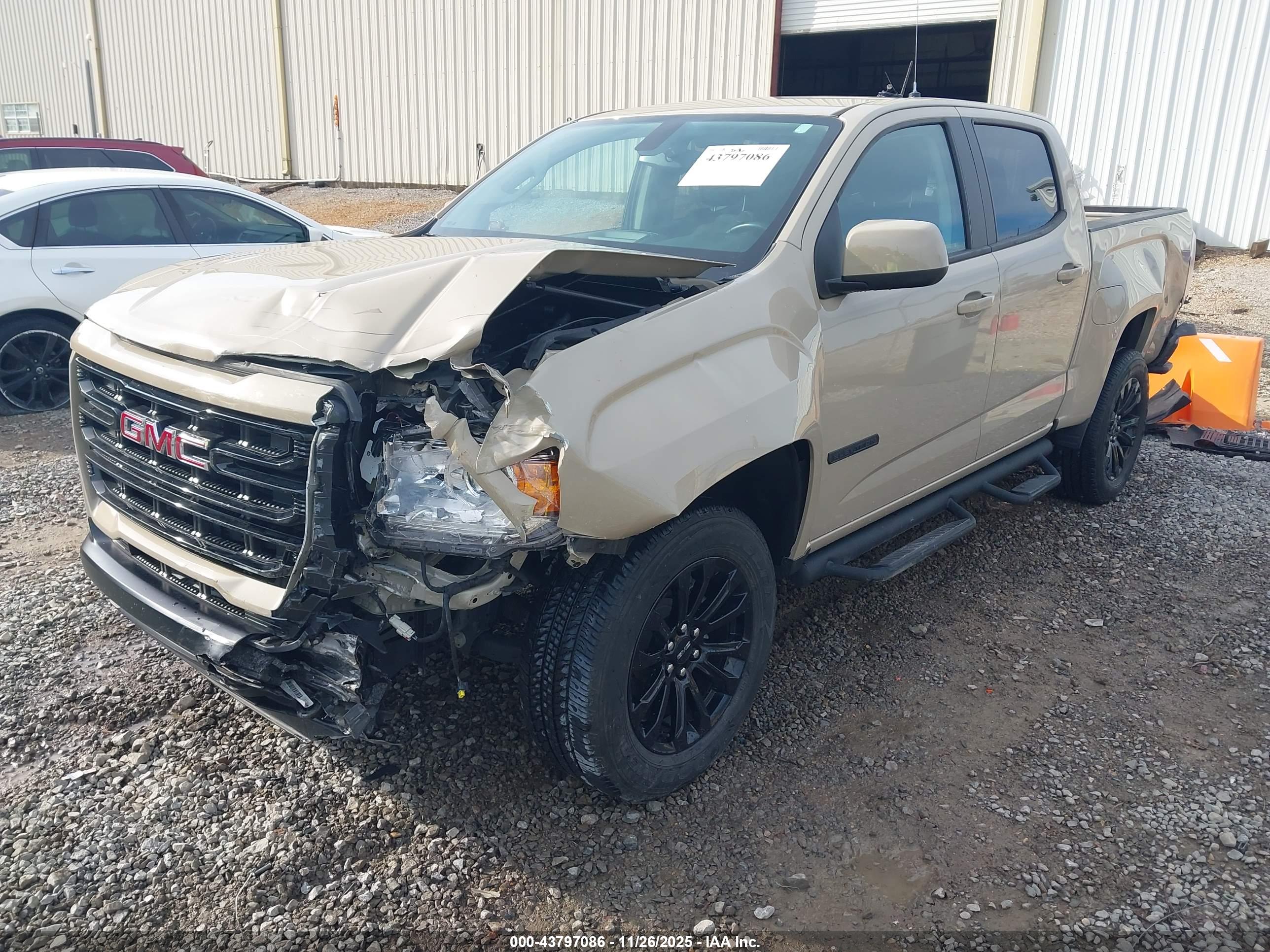 GMC CANYON image 2