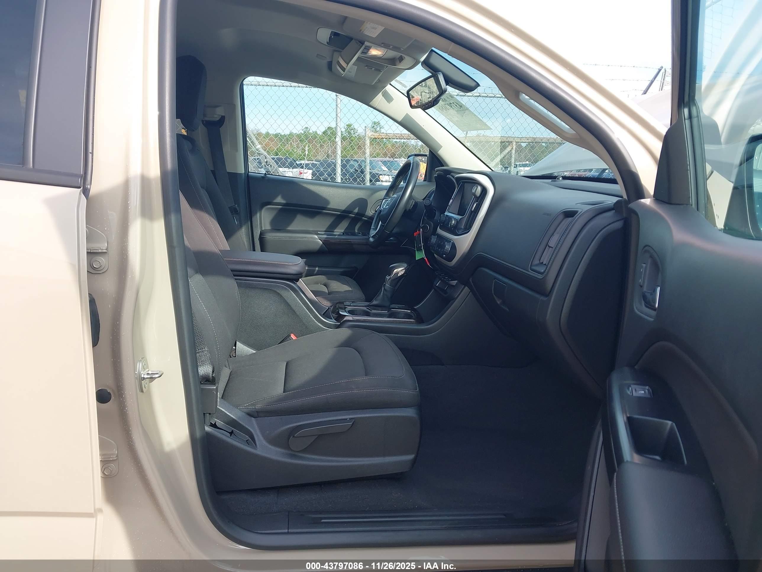 GMC CANYON image 5