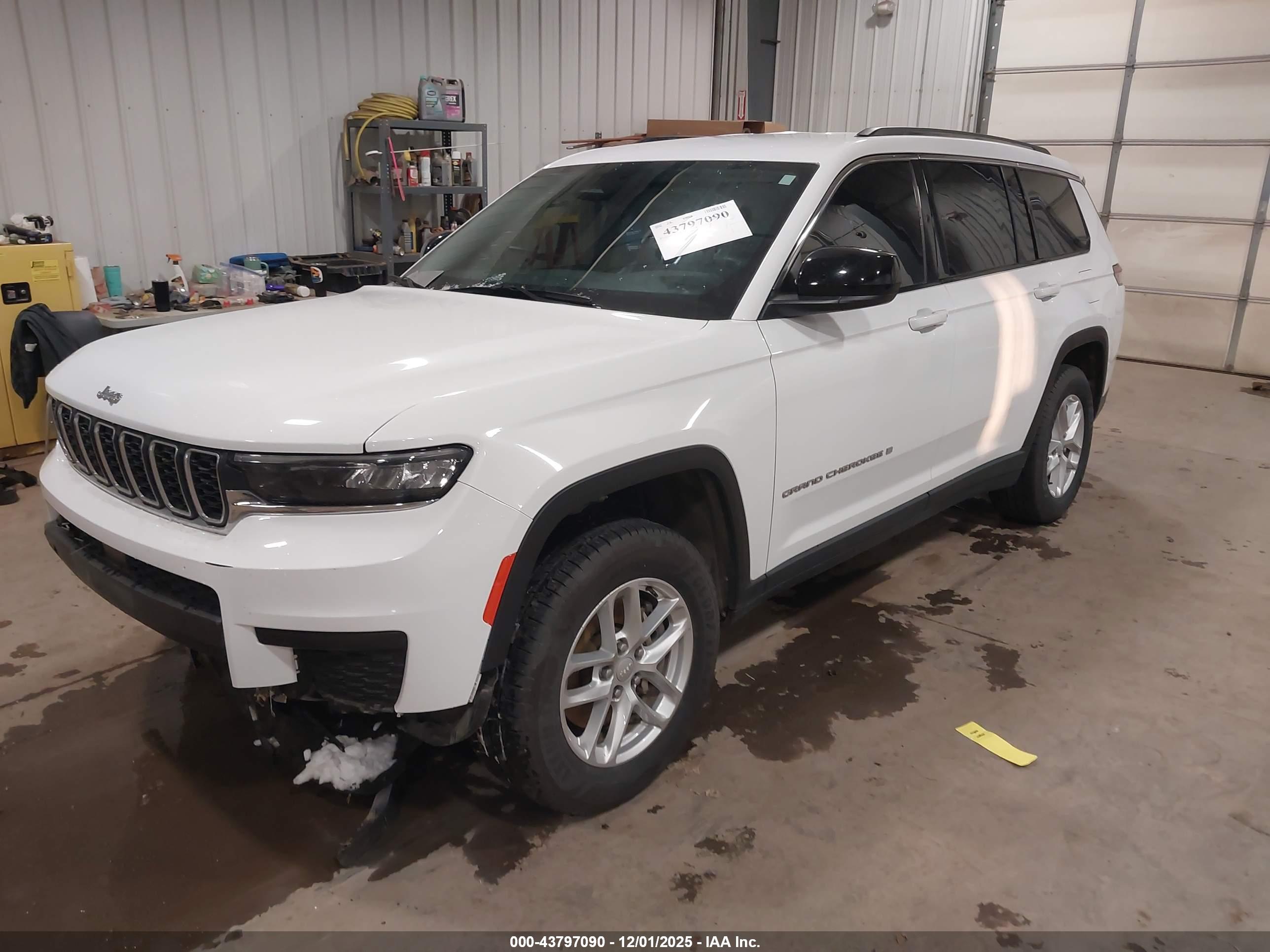 JEEP GRAND image 2