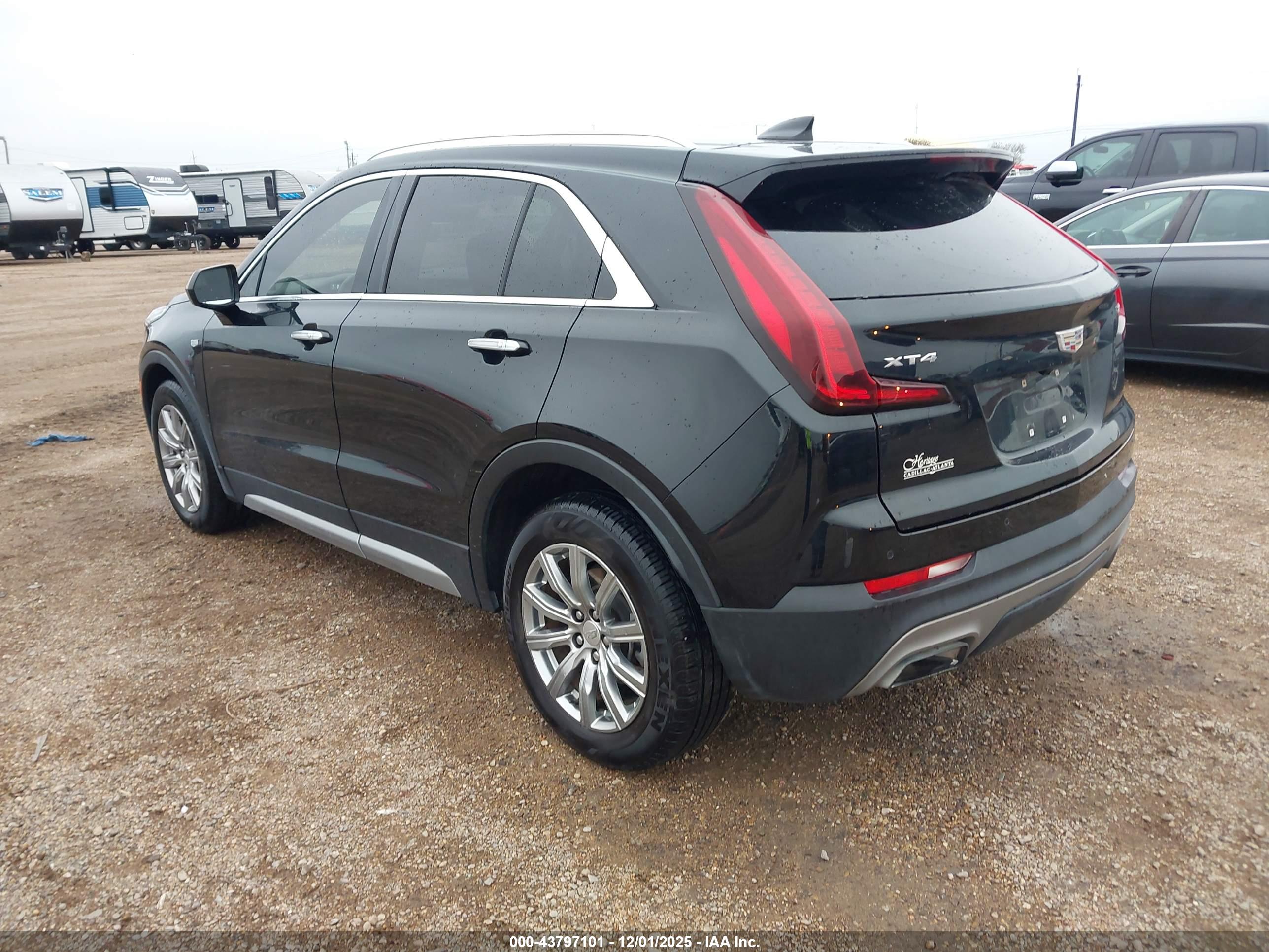 CADILLAC XT4 image 3
