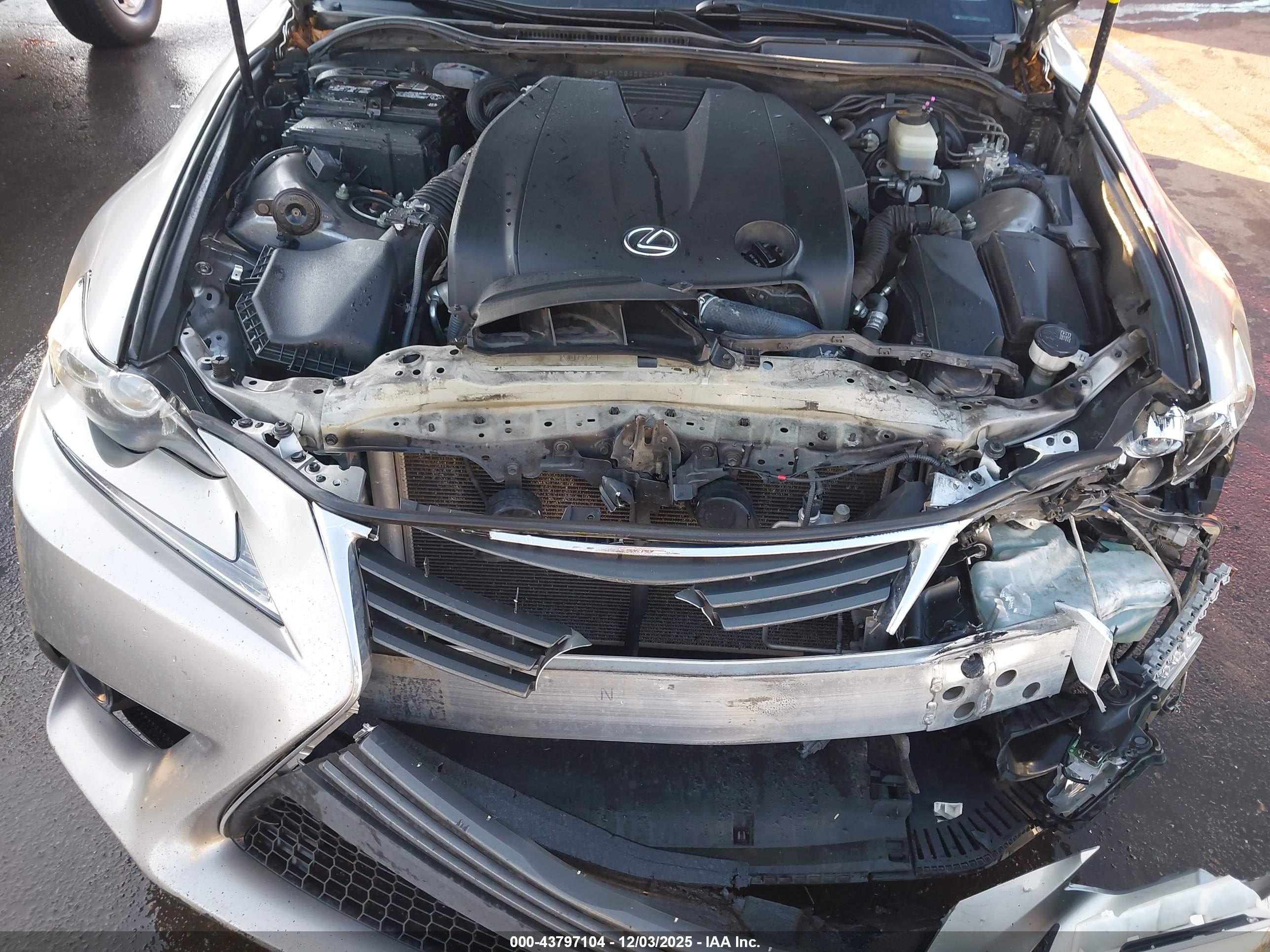LEXUS IS image 10